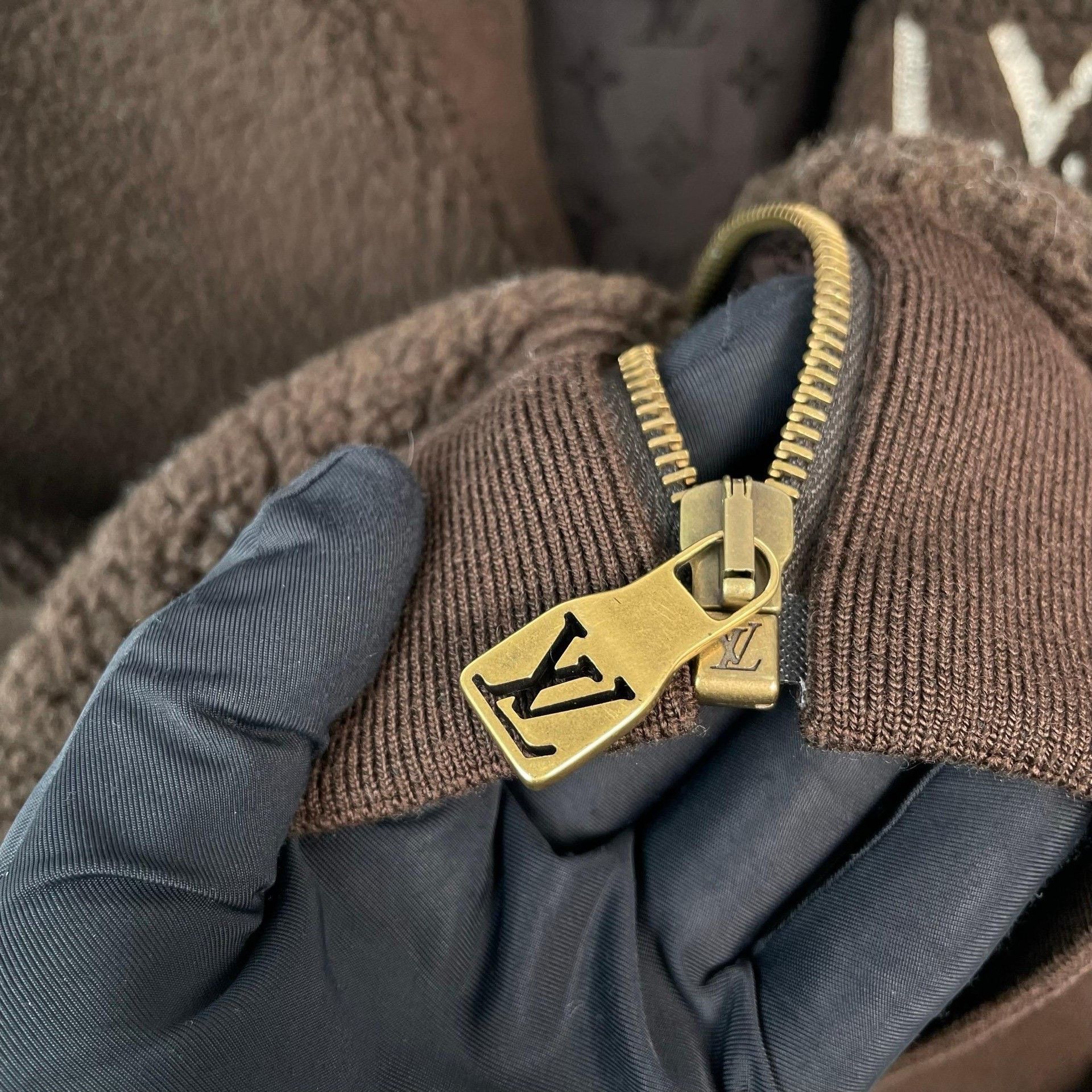 Louis Vuitton Louis Vuitton Brown Light Jacket S Men Size US S / EU 44-46 / 1 - 5 Thumbnail
