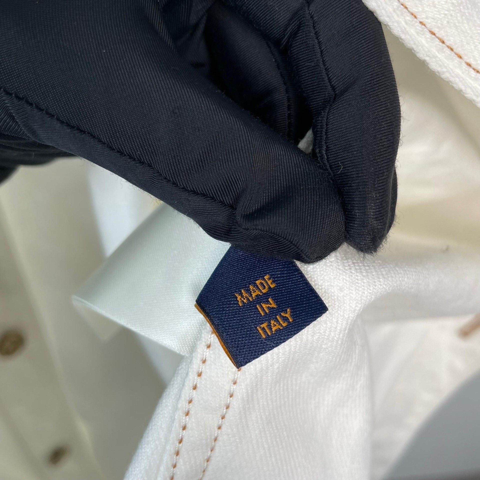 Louis Vuitton Louis Vuitton White Light Jacket M Men Size US M / EU 48-50 / 2 - 8 Thumbnail