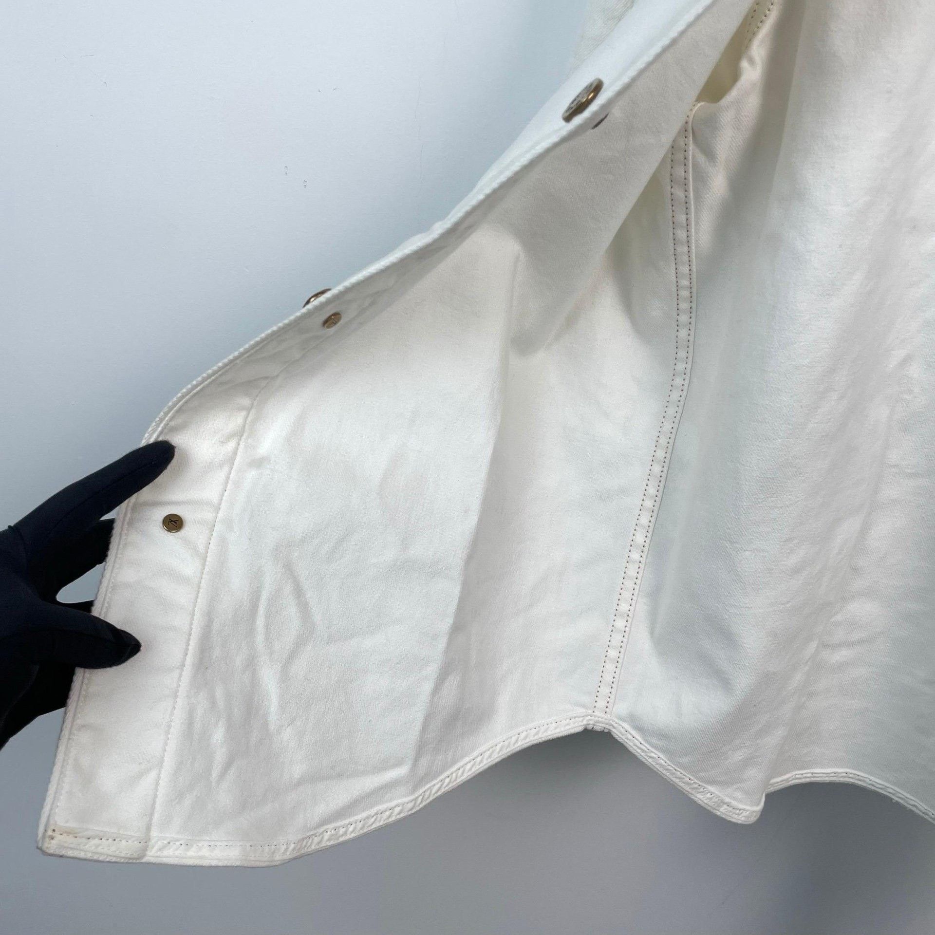 Louis Vuitton Louis Vuitton White Light Jacket M Men Size US M / EU 48-50 / 2 - 3 Thumbnail