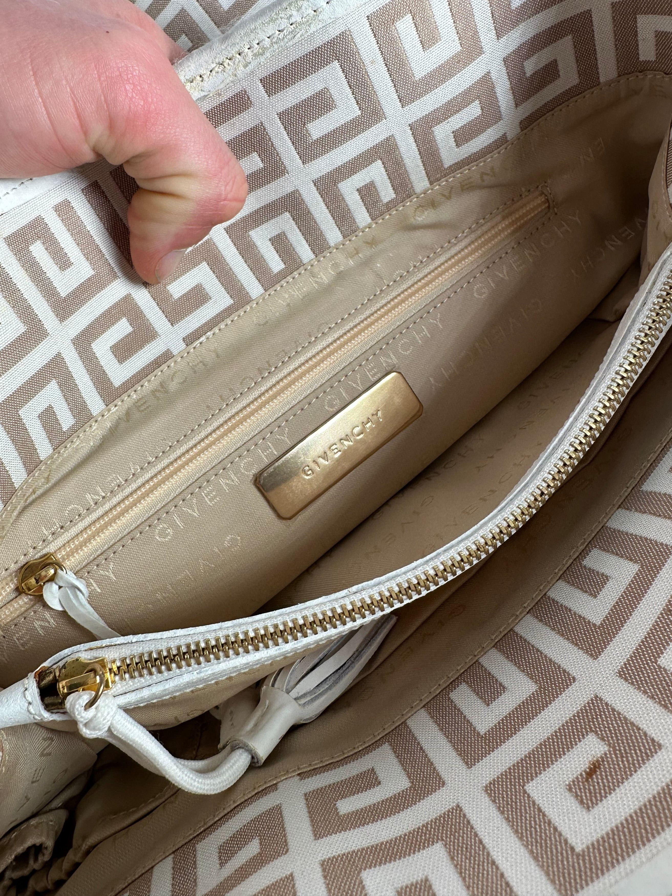 Givenchy Vintage Monogram Leather Canvas Bag White Gold Size ONE SIZE - 5 Thumbnail