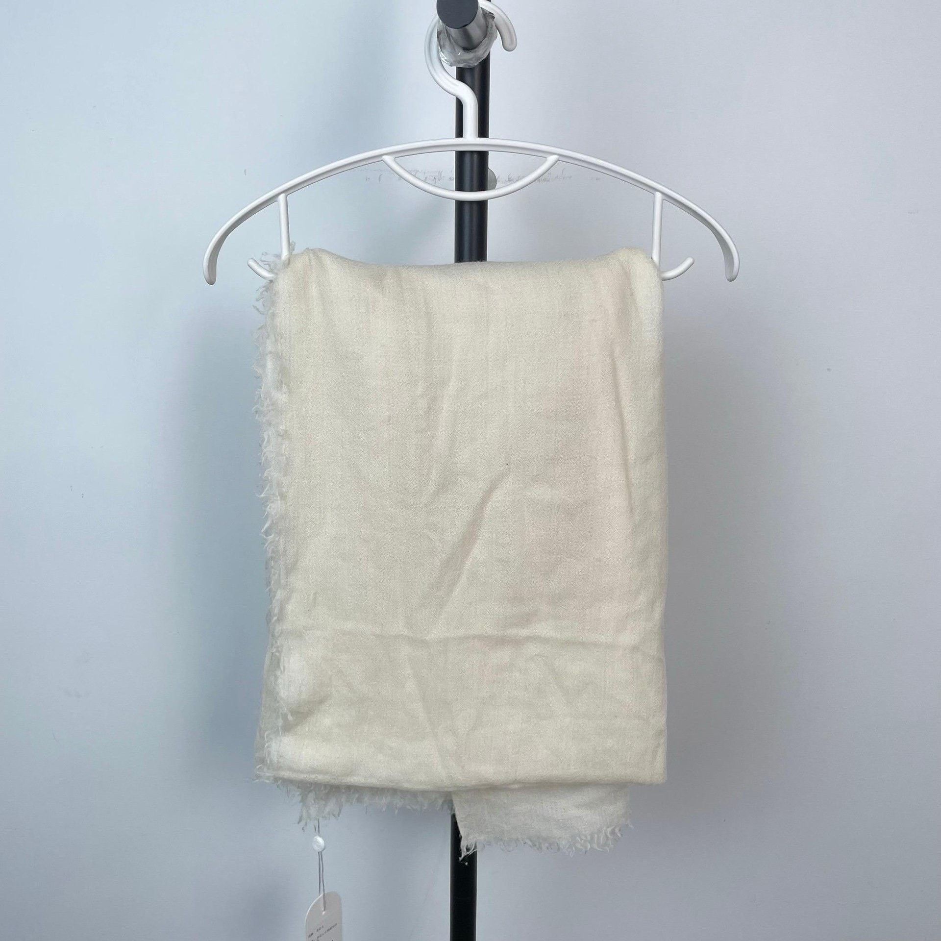 Chanel Chanel Limited White Scarf M Men Size ONE SIZE - 4 Thumbnail