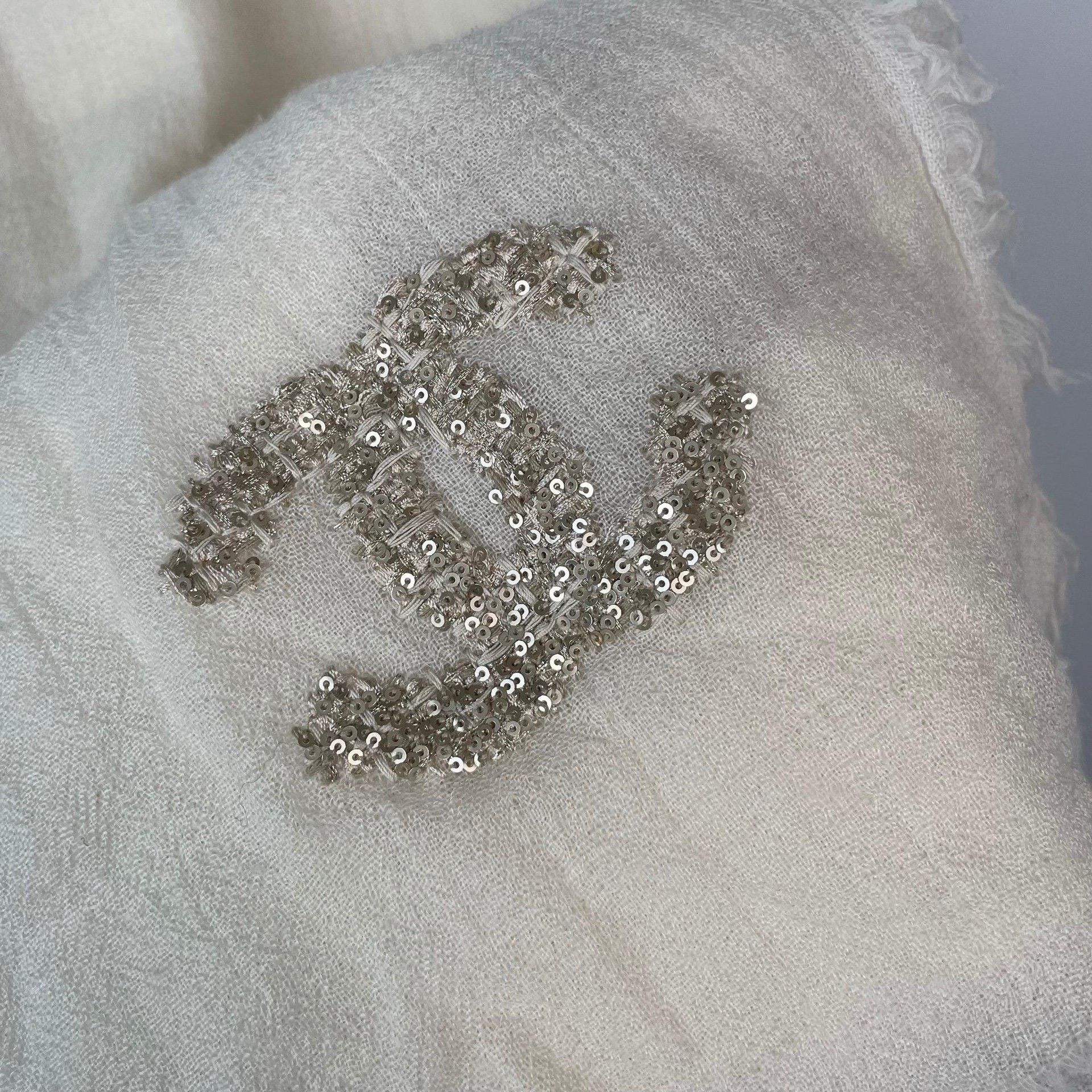 Chanel Chanel Limited White Scarf M Men Size ONE SIZE - 5 Thumbnail