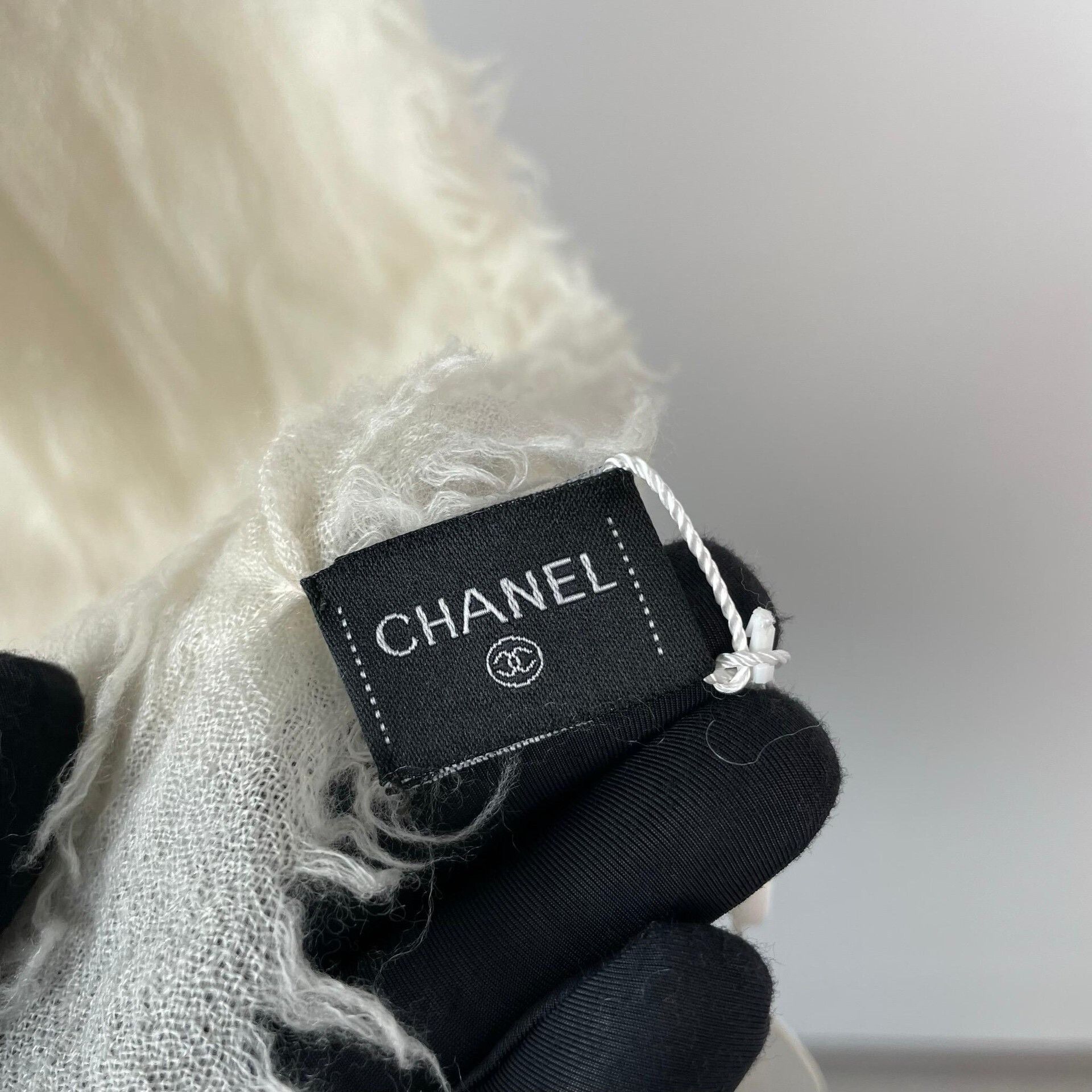 Chanel Chanel Limited White Scarf M Men Size ONE SIZE - 8 Thumbnail