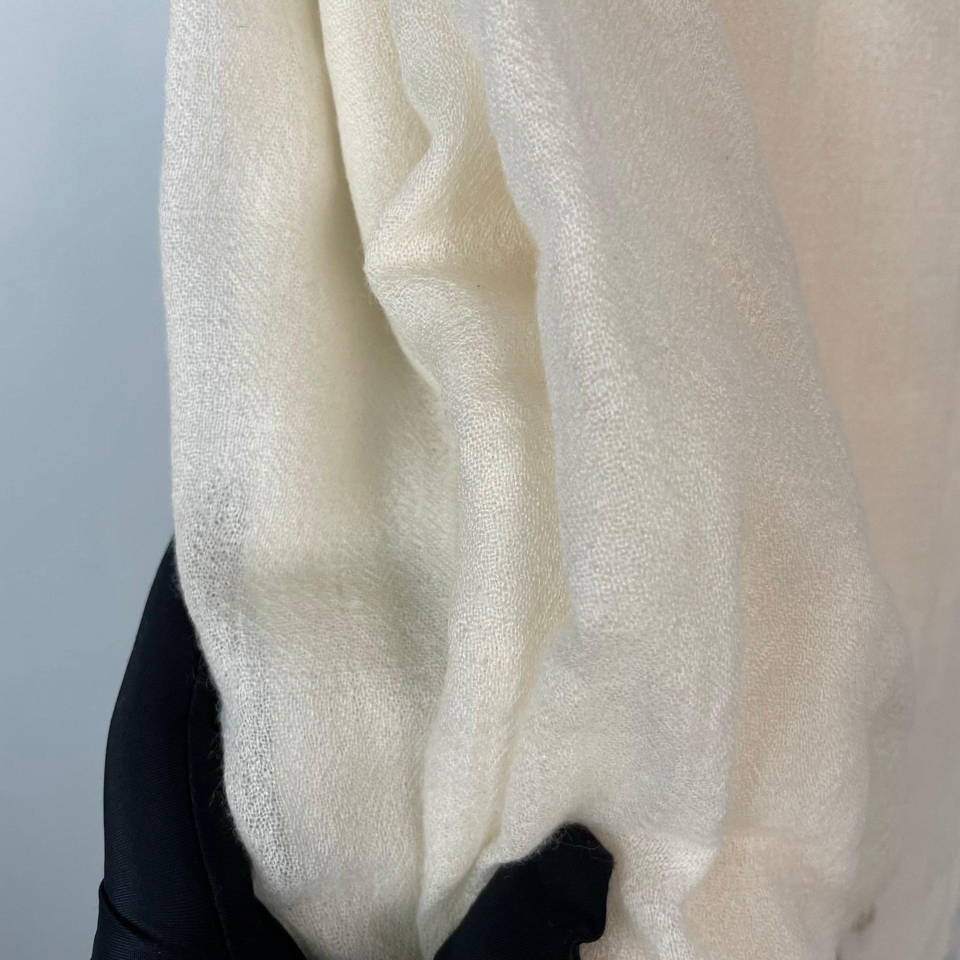 Chanel Chanel Limited White Scarf M Men Size ONE SIZE - 2 Thumbnail