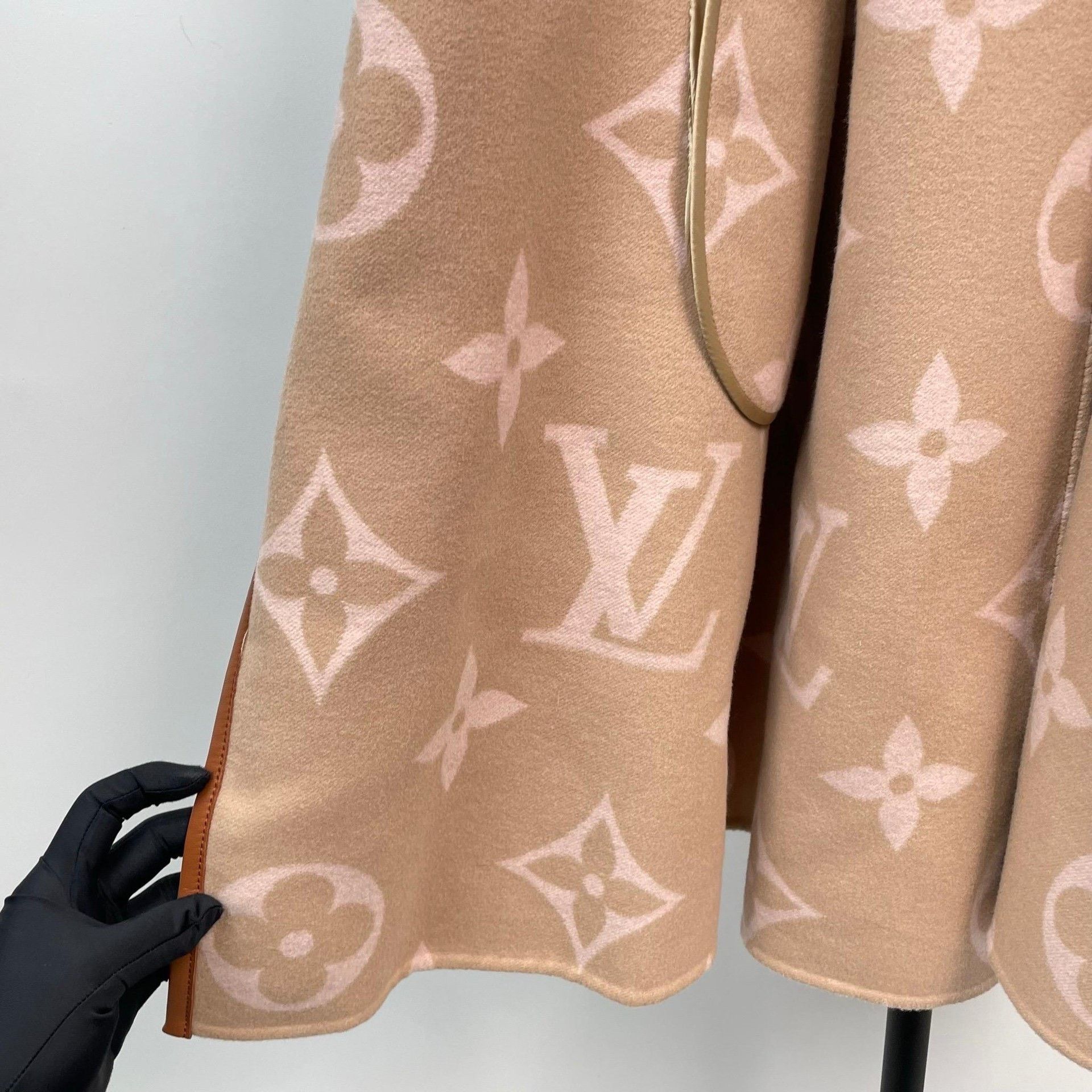 Louis Vuitton Louis Vuitton Heavy Coat M Men Size US M / EU 48-50 / 2 - 3 Thumbnail