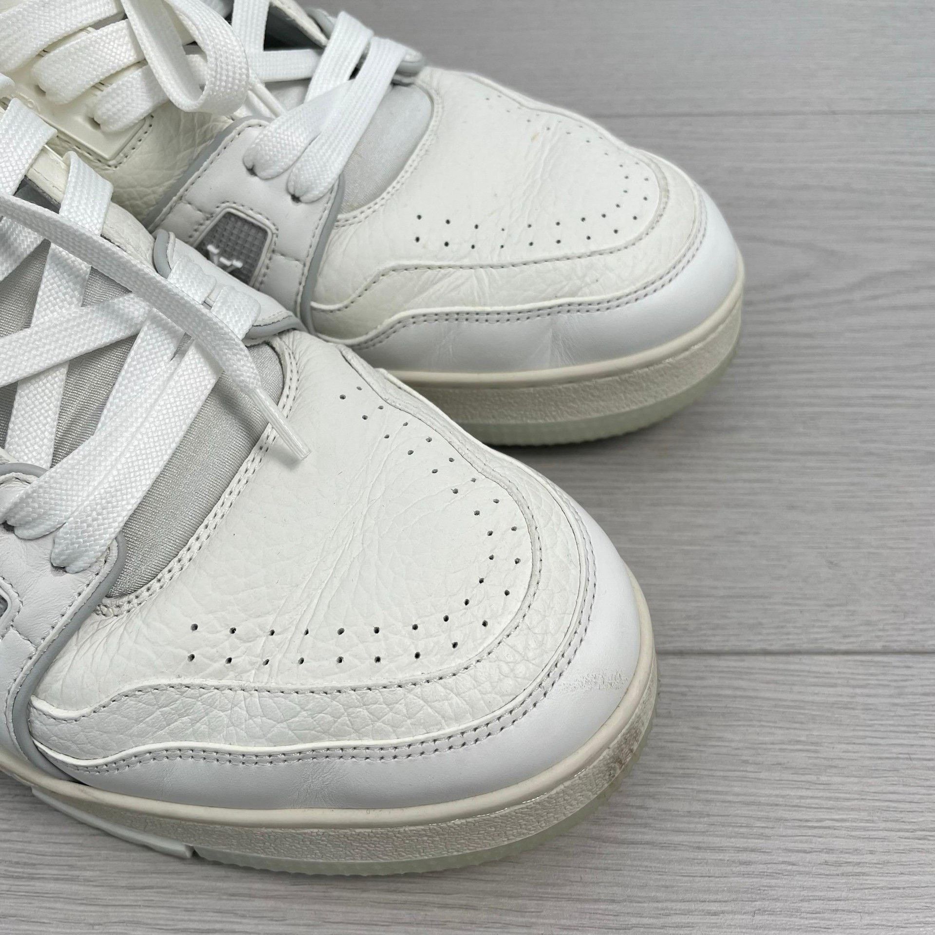 Louis Vuitton Louis Vuitton White Lowtop Sneakers 8 Men Size US 8 / EU 41 - 4 Thumbnail