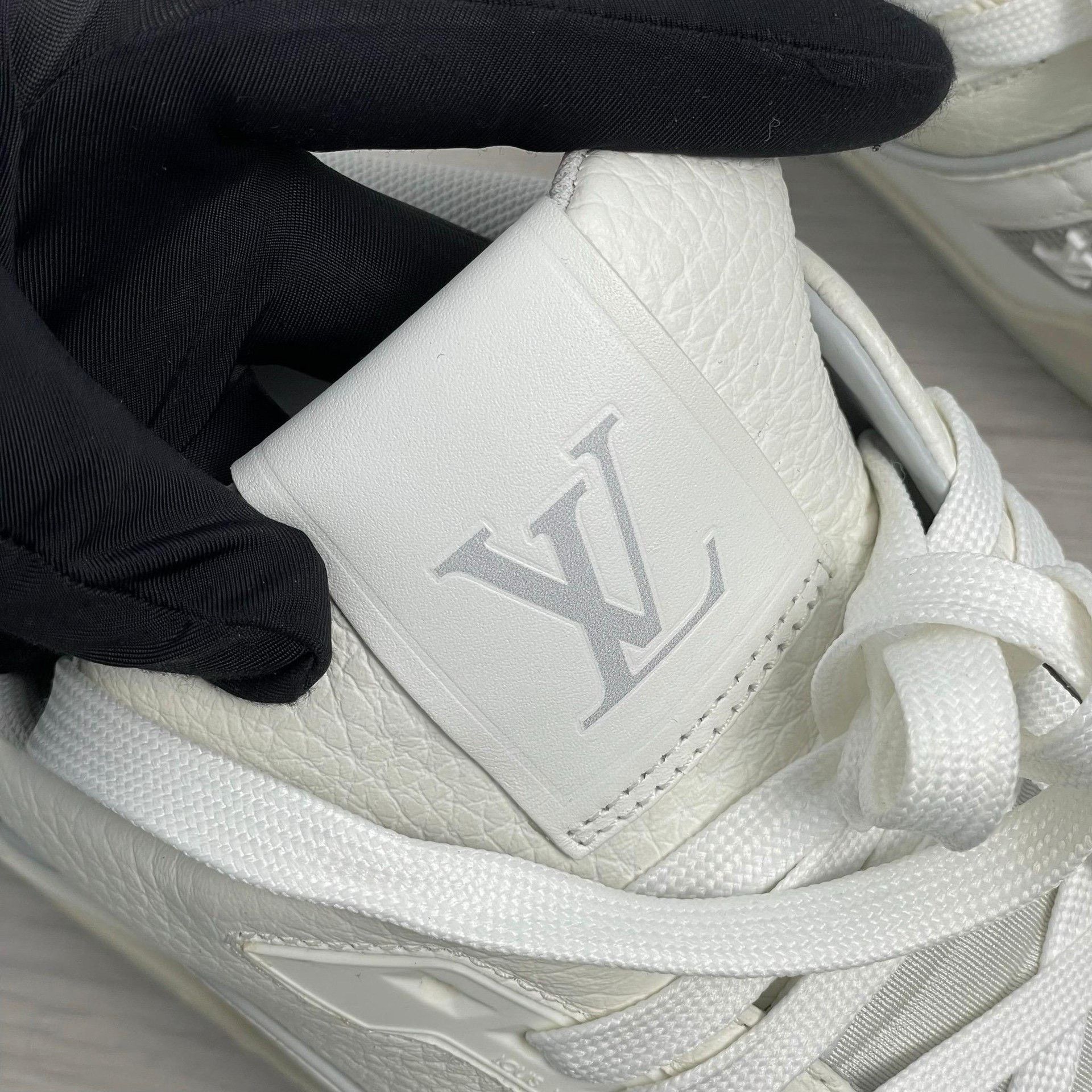 Louis Vuitton Louis Vuitton White Lowtop Sneakers 8 Men Size US 8 / EU 41 - 5 Thumbnail