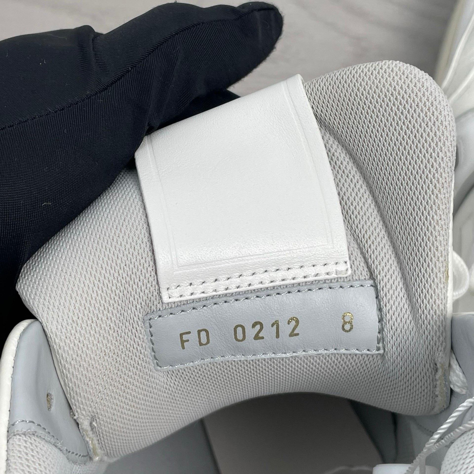 Louis Vuitton Louis Vuitton White Lowtop Sneakers 8 Men Size US 8 / EU 41 - 9 Thumbnail
