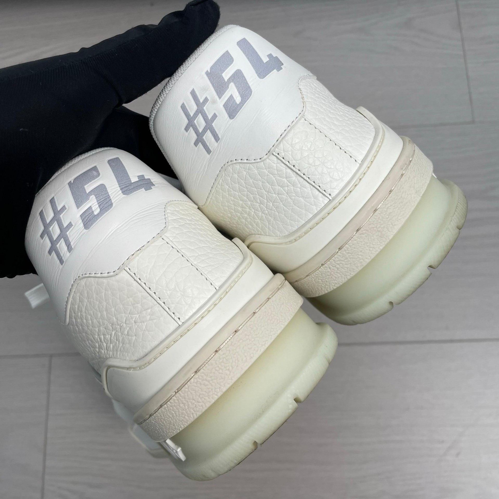 Louis Vuitton Louis Vuitton White Lowtop Sneakers 8 Men Size US 8 / EU 41 - 6 Thumbnail
