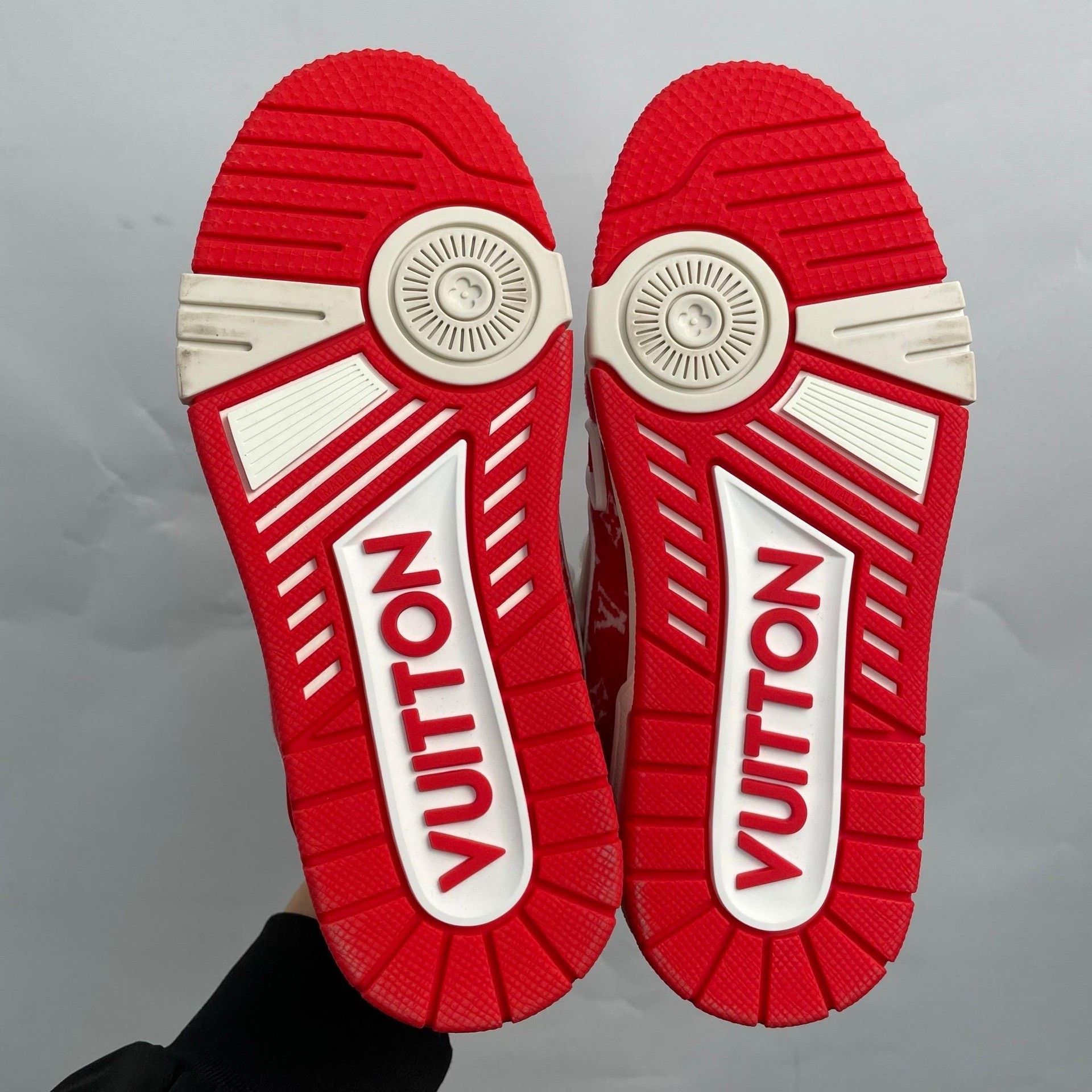 Louis Vuitton Louis Vuitton Red Lowtop Sneakers 35 Women Size US 5 / IT 35 - 3 Thumbnail