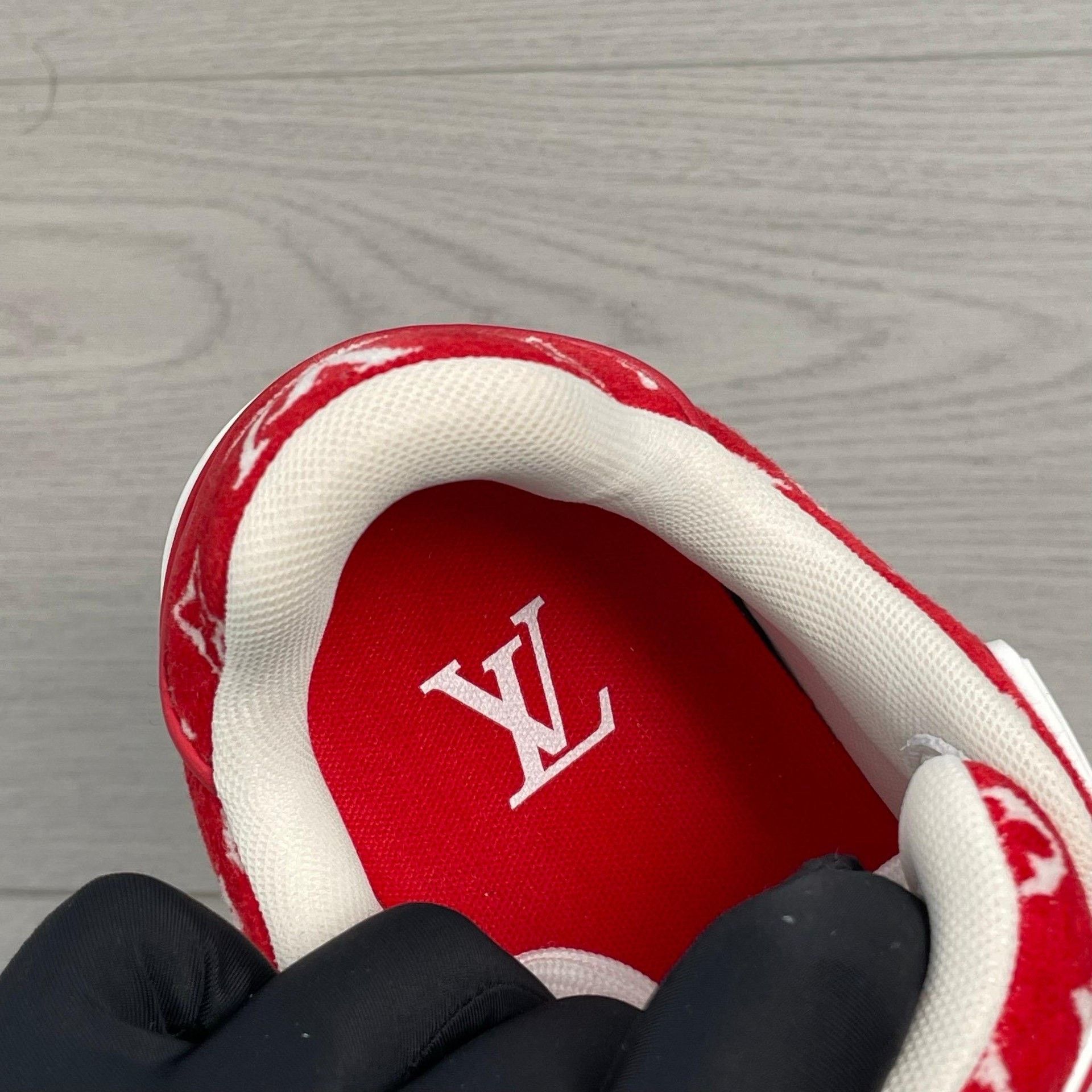 Louis Vuitton Louis Vuitton Red Lowtop Sneakers 35 Women Size US 5 / IT 35 - 5 Thumbnail