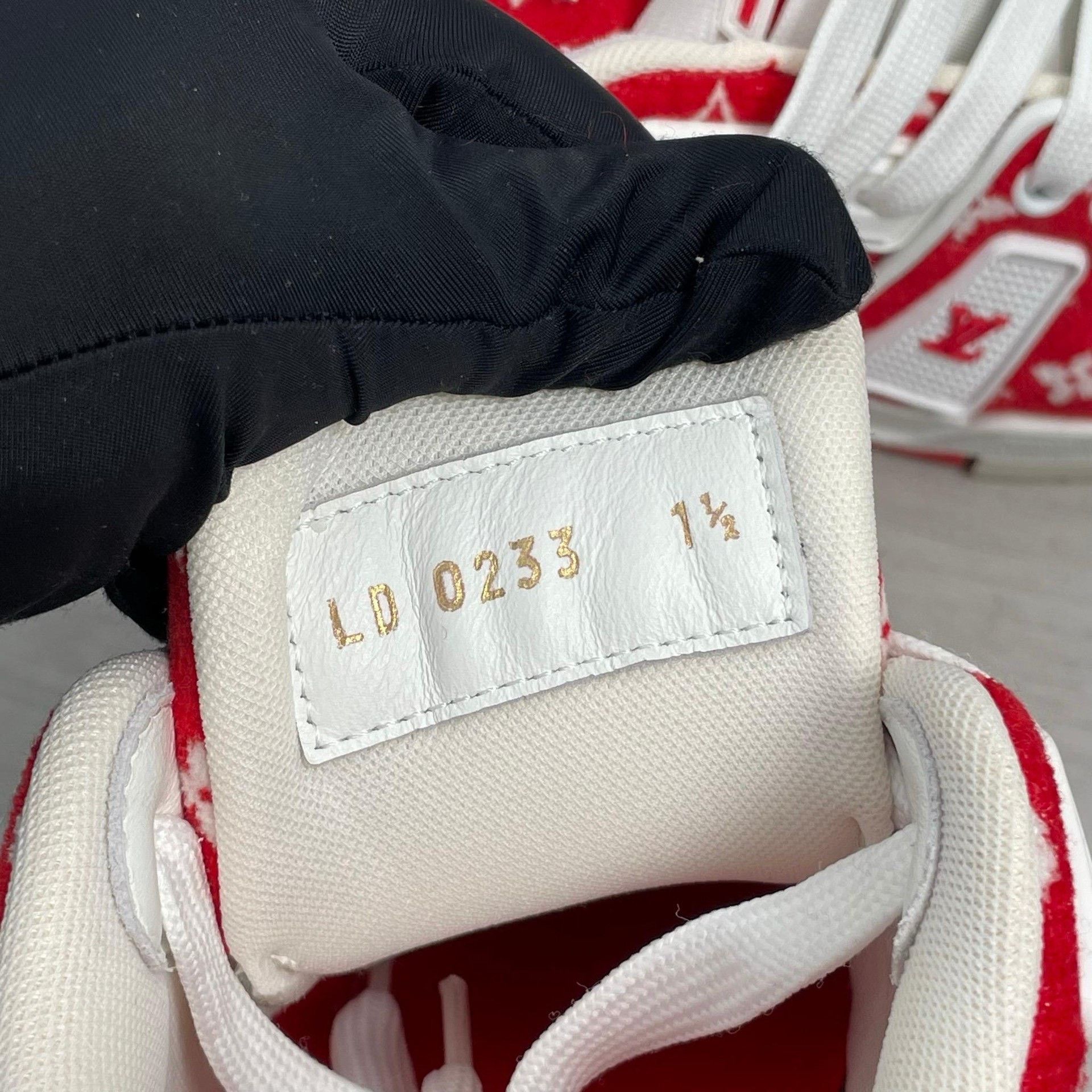 Louis Vuitton Louis Vuitton Red Lowtop Sneakers 35 Women Size US 5 / IT 35 - 7 Thumbnail