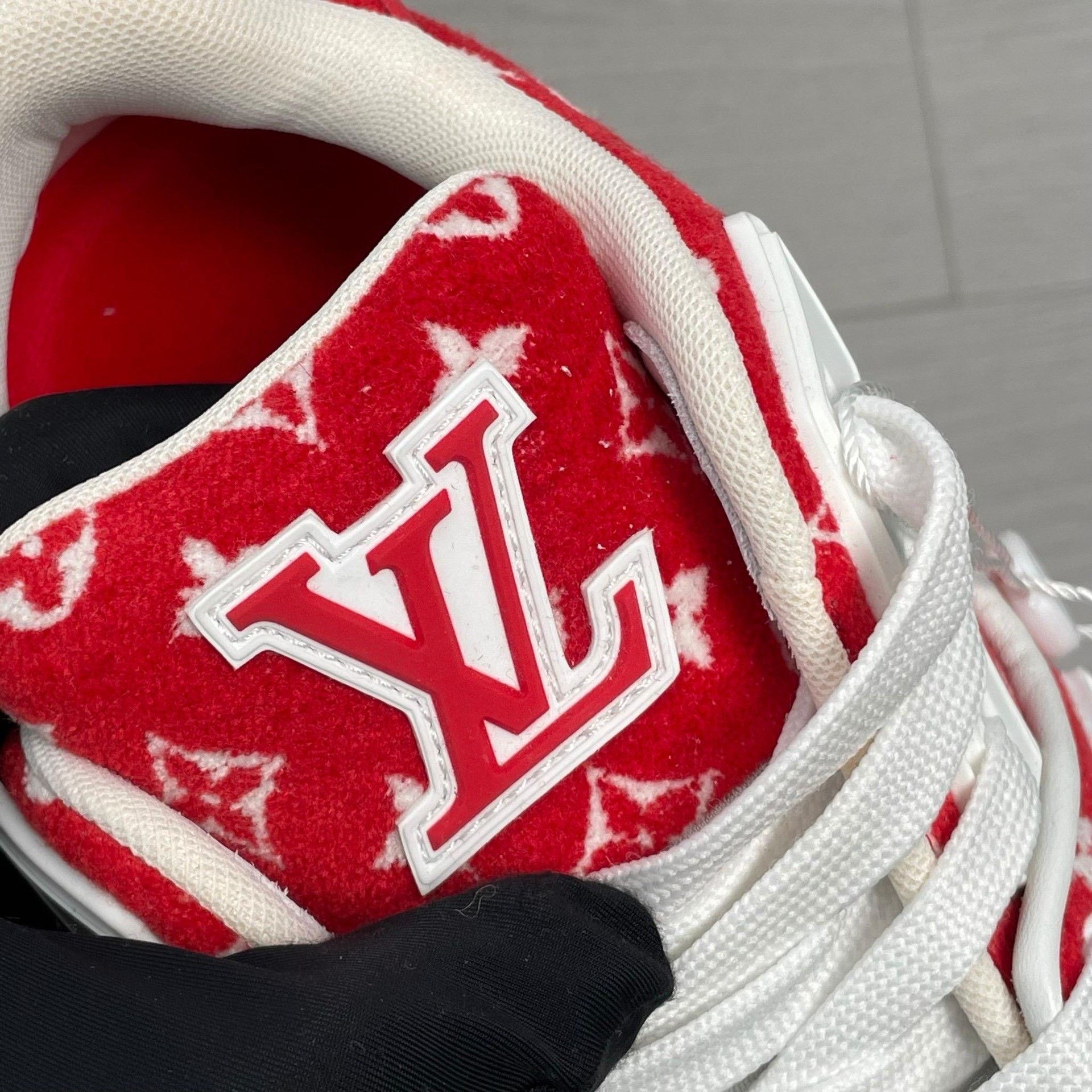 Louis Vuitton Louis Vuitton Red Lowtop Sneakers 35 Women Size US 5 / IT 35 - 4 Thumbnail