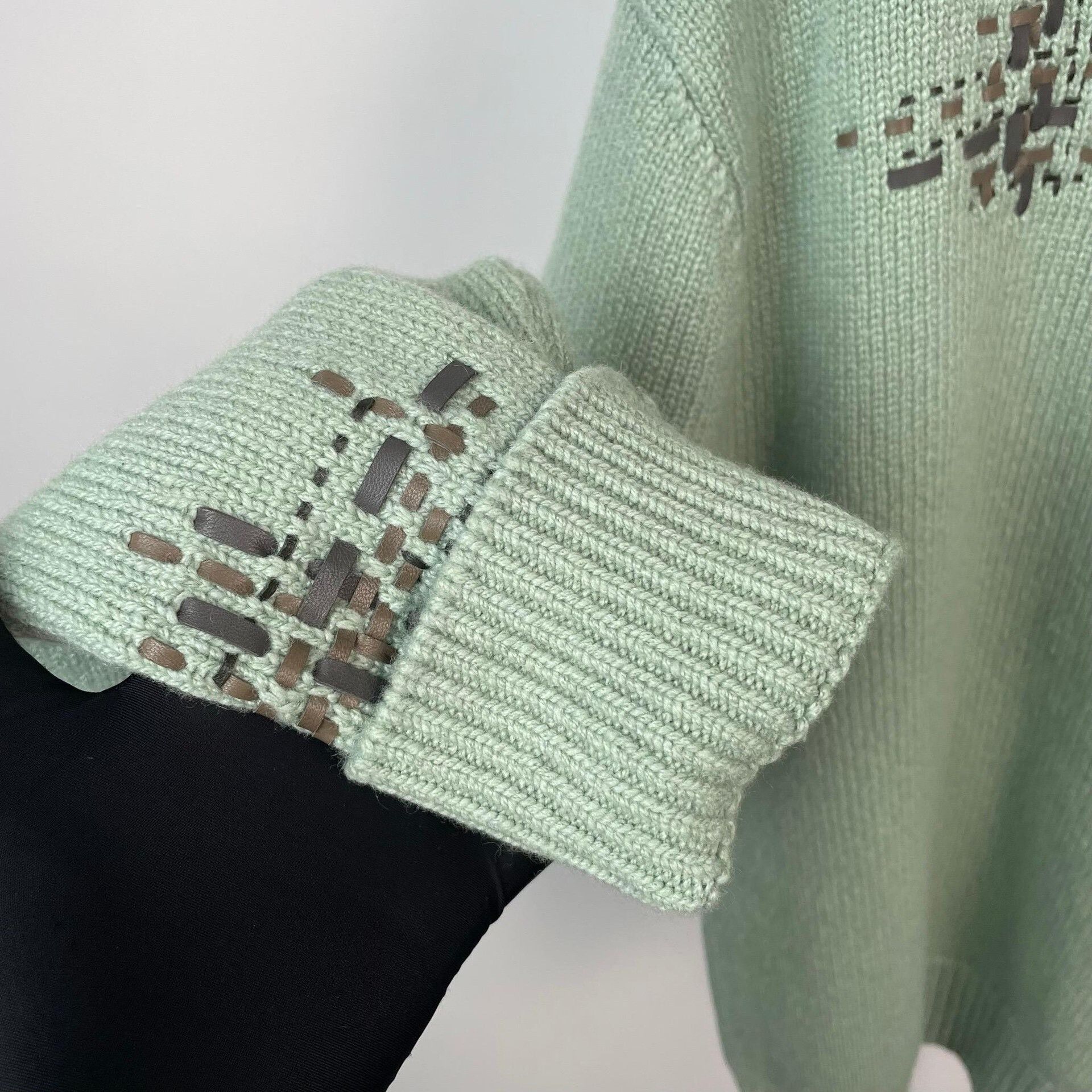 Hermes Hermes Green Sweater M Women Size M / US 6-8 / IT 42-44 - 5 Thumbnail