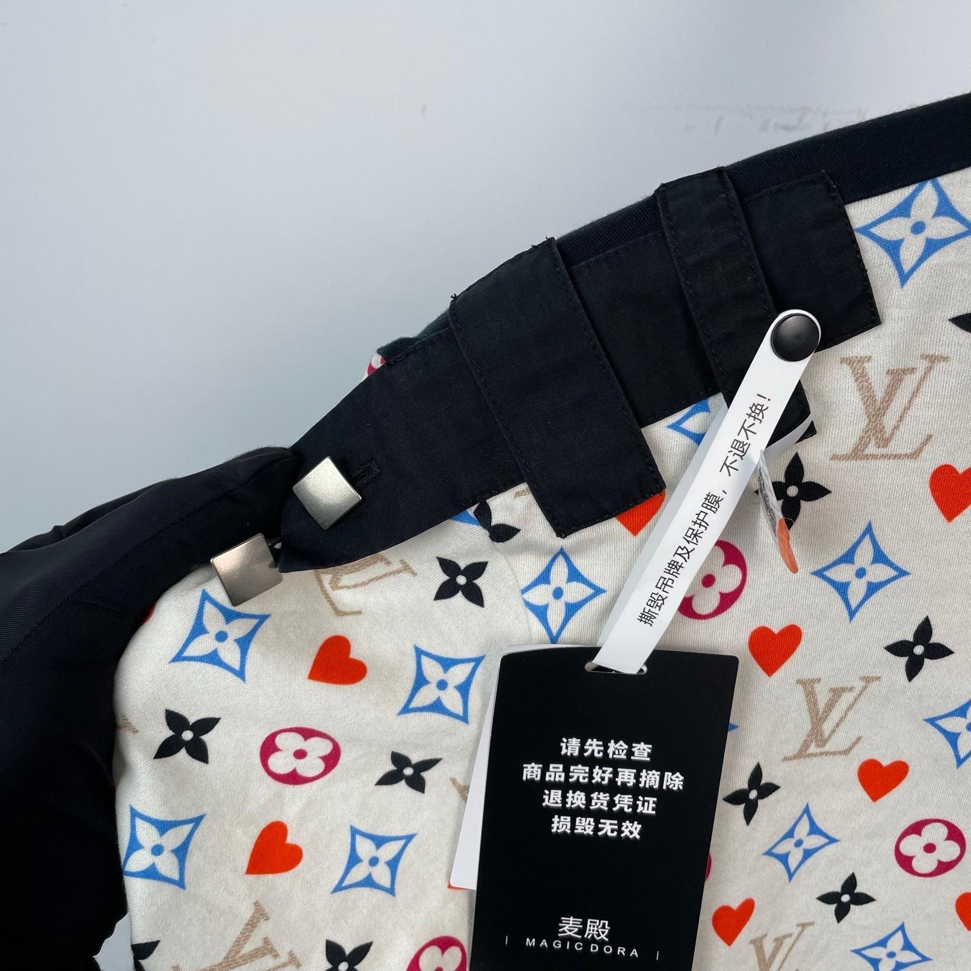 Louis Vuitton Louis Vuitton Multi T-Shirt XXS Men Size US XXS / EU 40 - 3 Thumbnail
