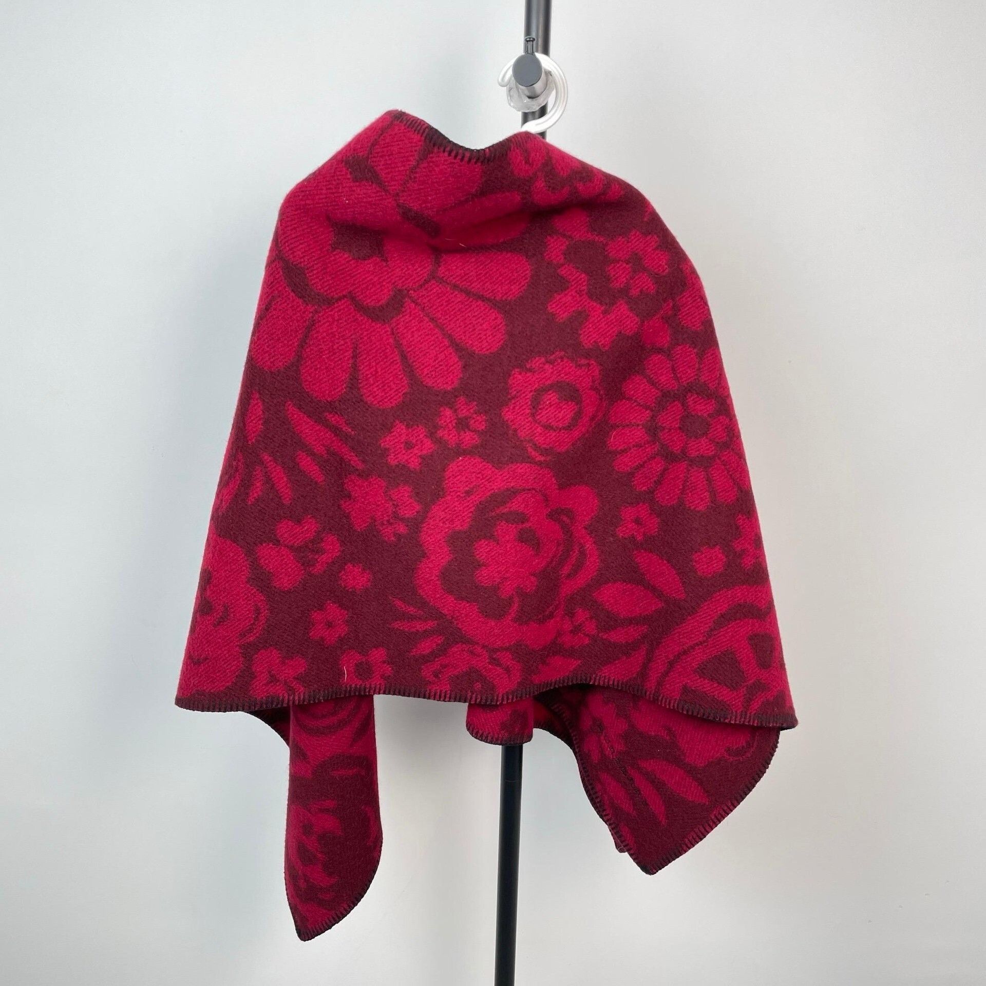 Burberry Burberry Floral Red Scarf 32 Men Size ONE SIZE - 3 Thumbnail