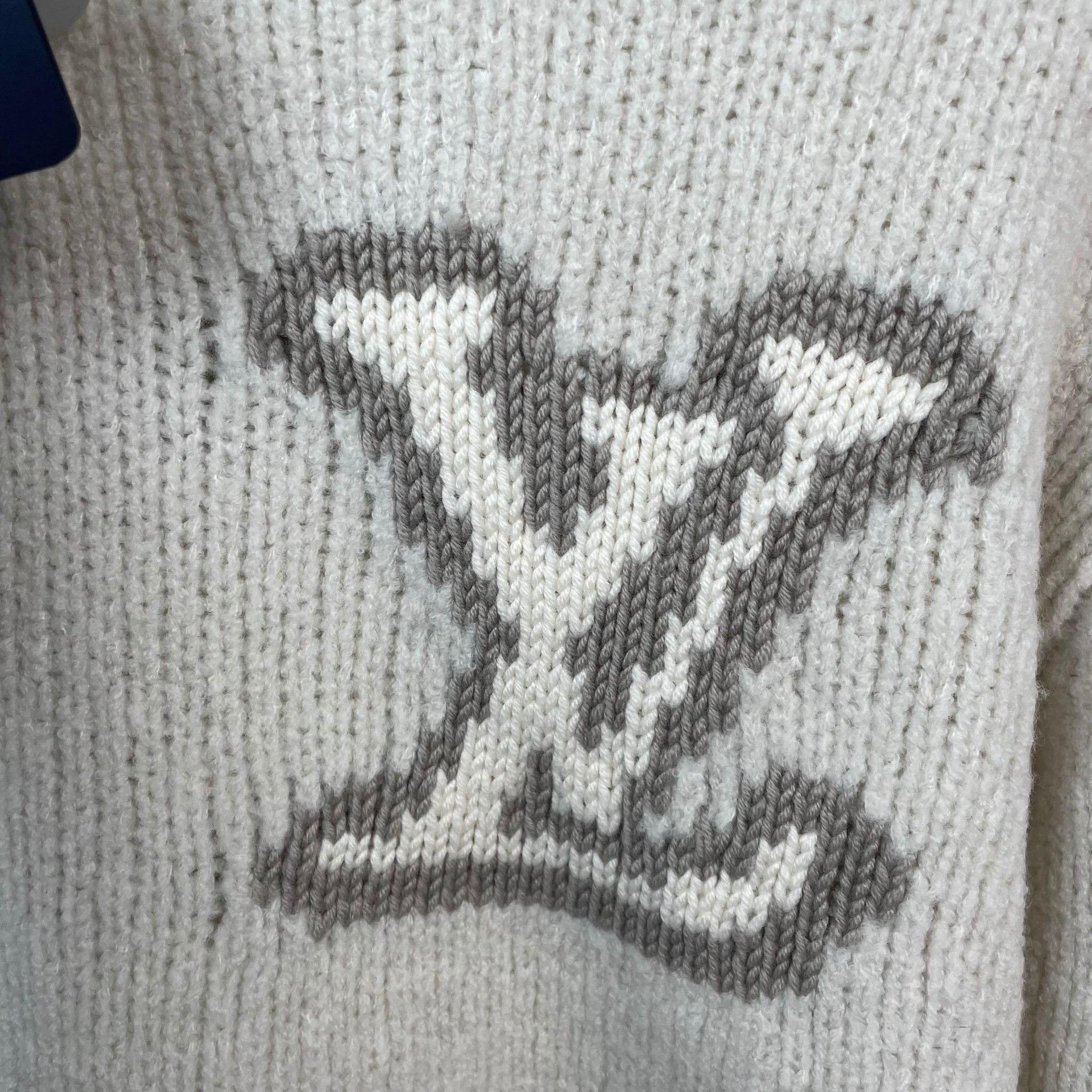 Louis Vuitton Louis Vuitton White Sweater XS Women Size XS / US 0-2 / IT 36-38 - 6 Thumbnail