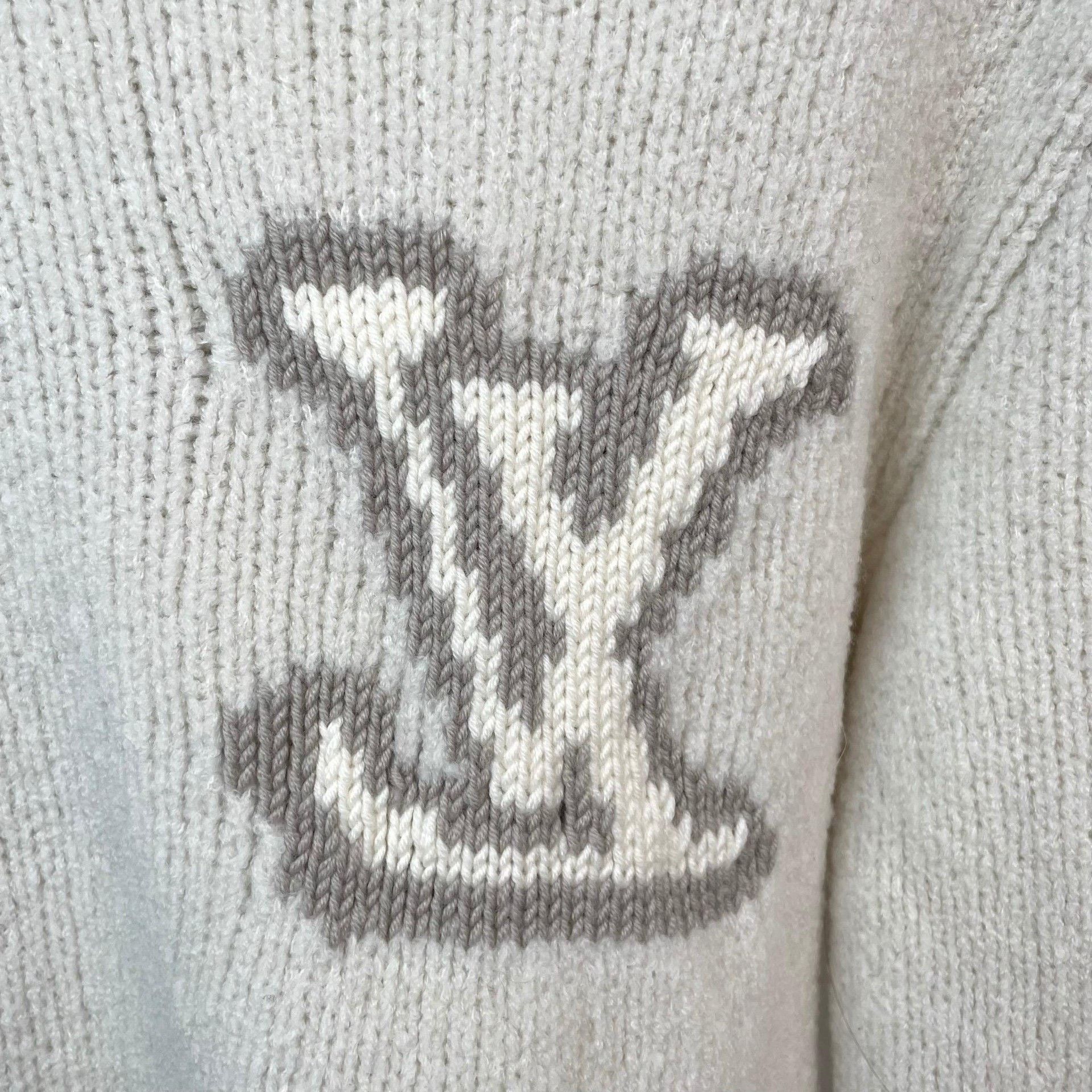 Louis Vuitton Louis Vuitton White Sweater XS Women Size XS / US 0-2 / IT 36-38 - 4 Thumbnail