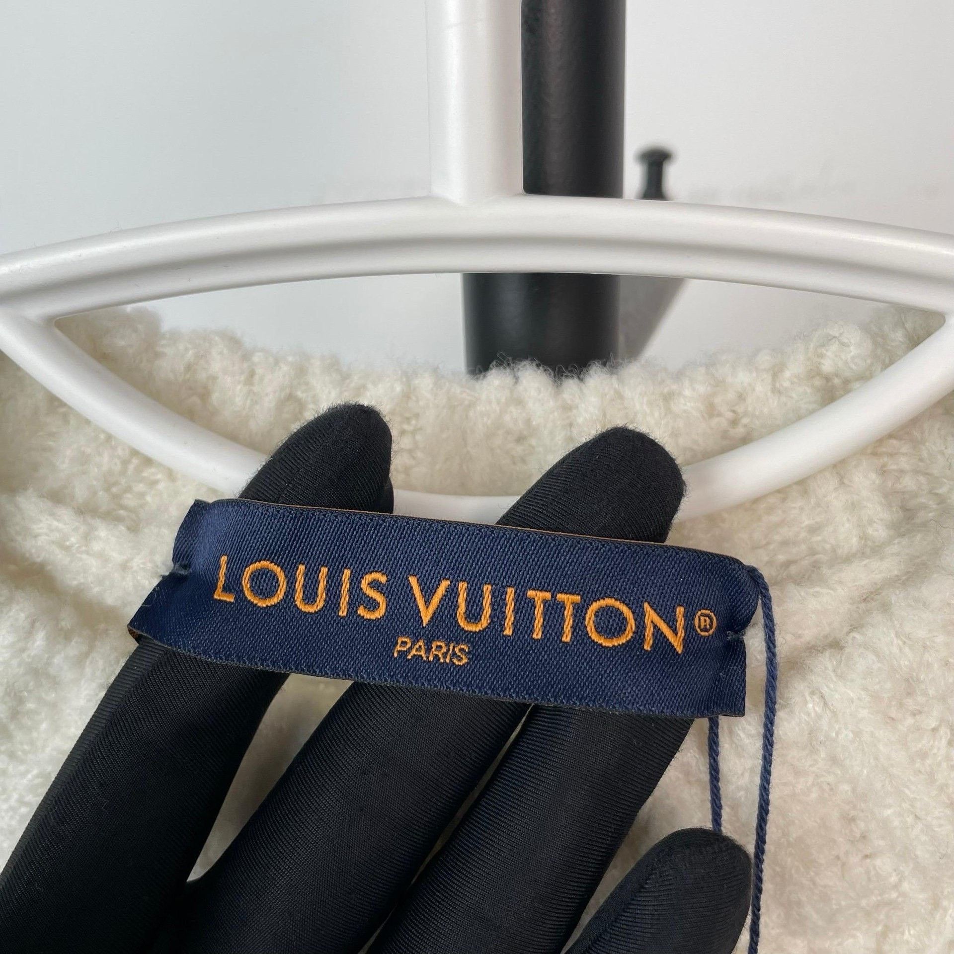Louis Vuitton Louis Vuitton White Sweater XS Women Size XS / US 0-2 / IT 36-38 - 7 Thumbnail