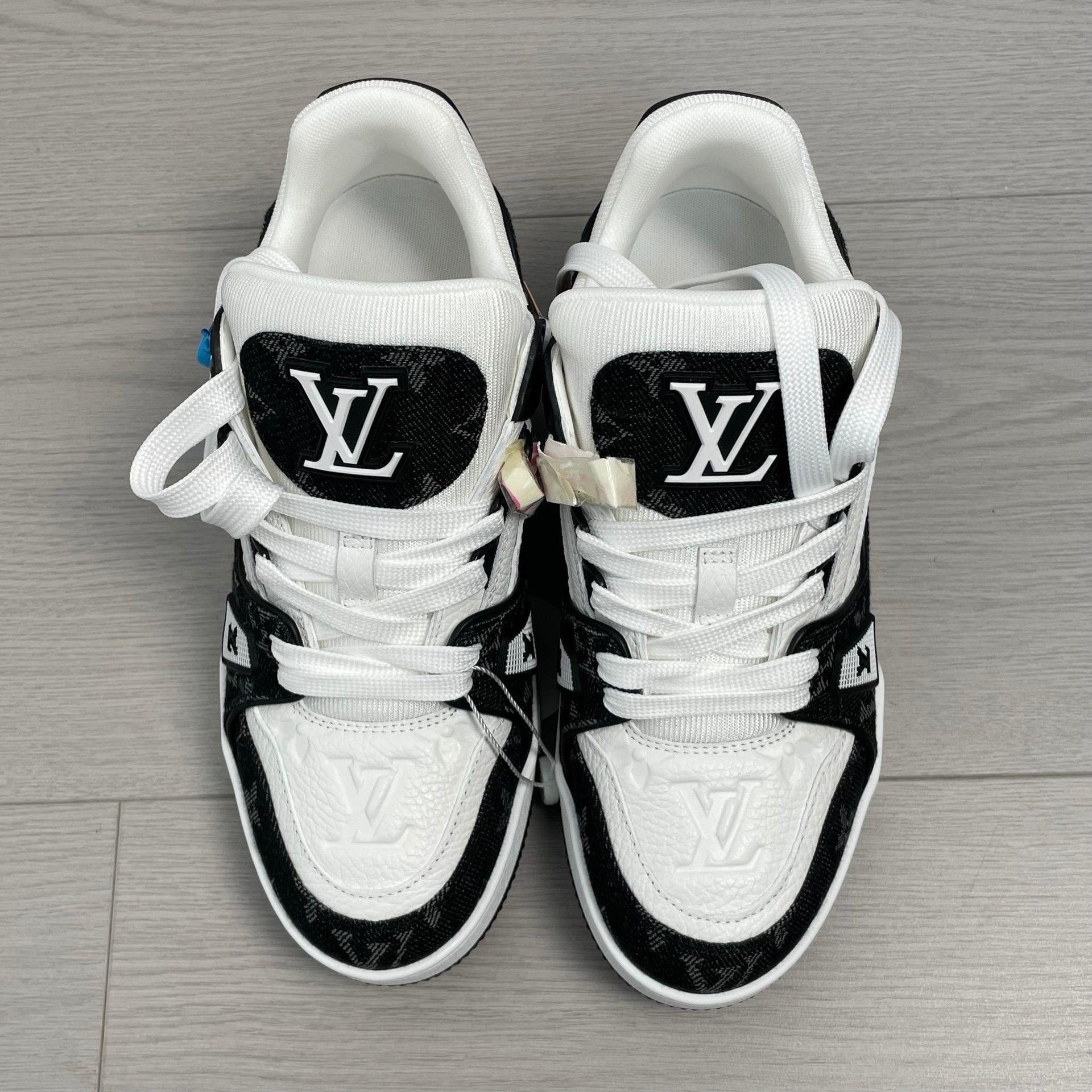 Louis Vuitton Louis Vuitton Black Lowtop Sneakers 37 Women Size US 6.5 / IT 36.5 - 2 Thumbnail