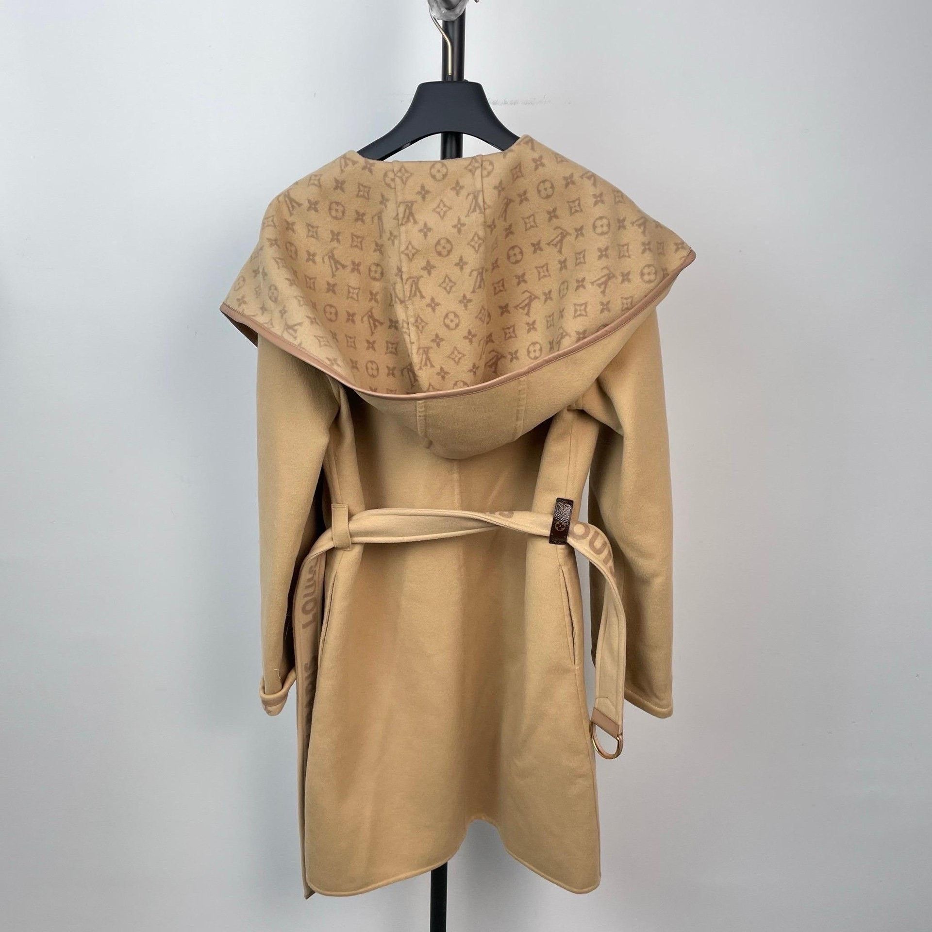 Louis Vuitton Louis Vuitton Heavy Coat 38 Men Size US S / EU 44-46 / 1 - 2 Thumbnail