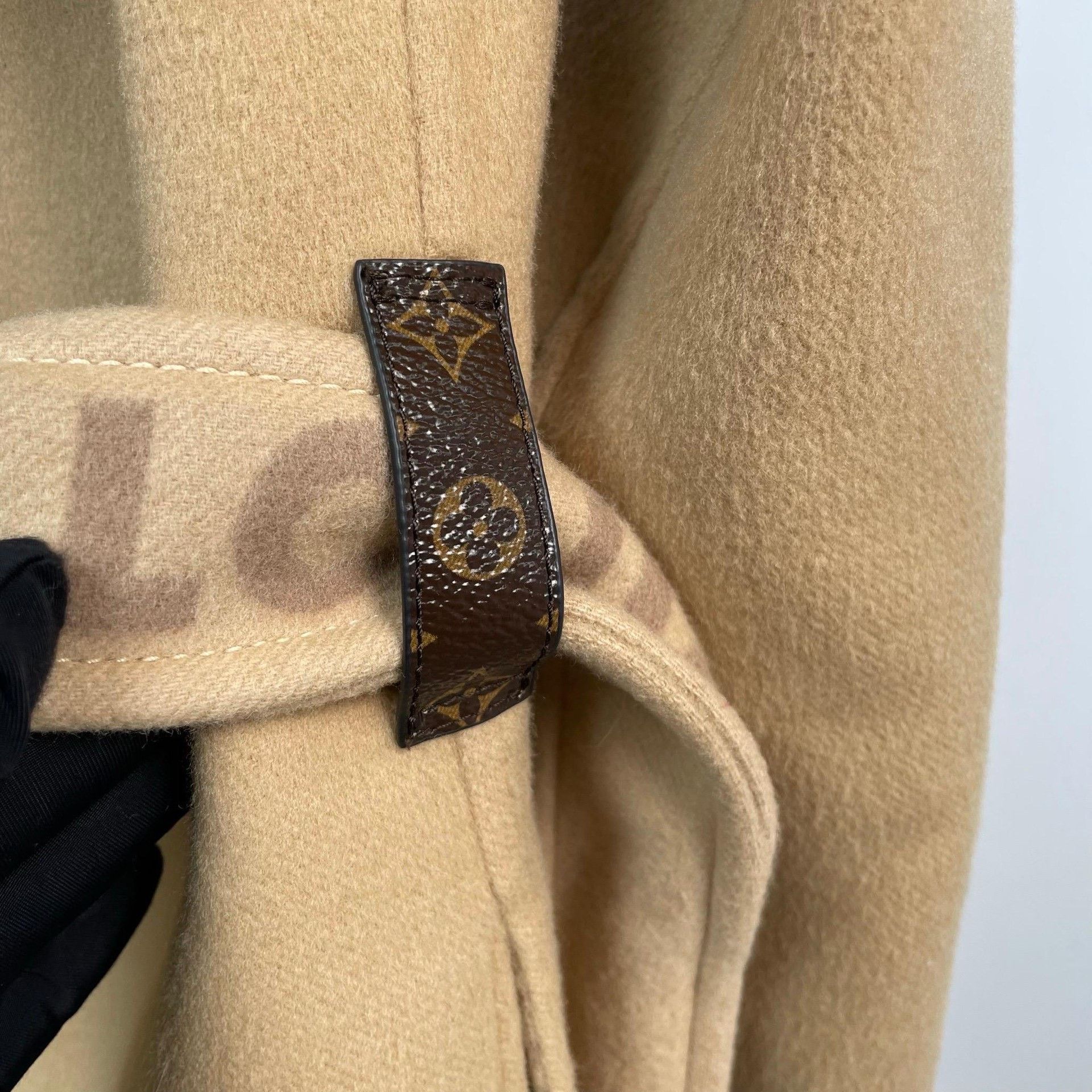 Louis Vuitton Louis Vuitton Heavy Coat 38 Men Size US S / EU 44-46 / 1 - 5 Thumbnail