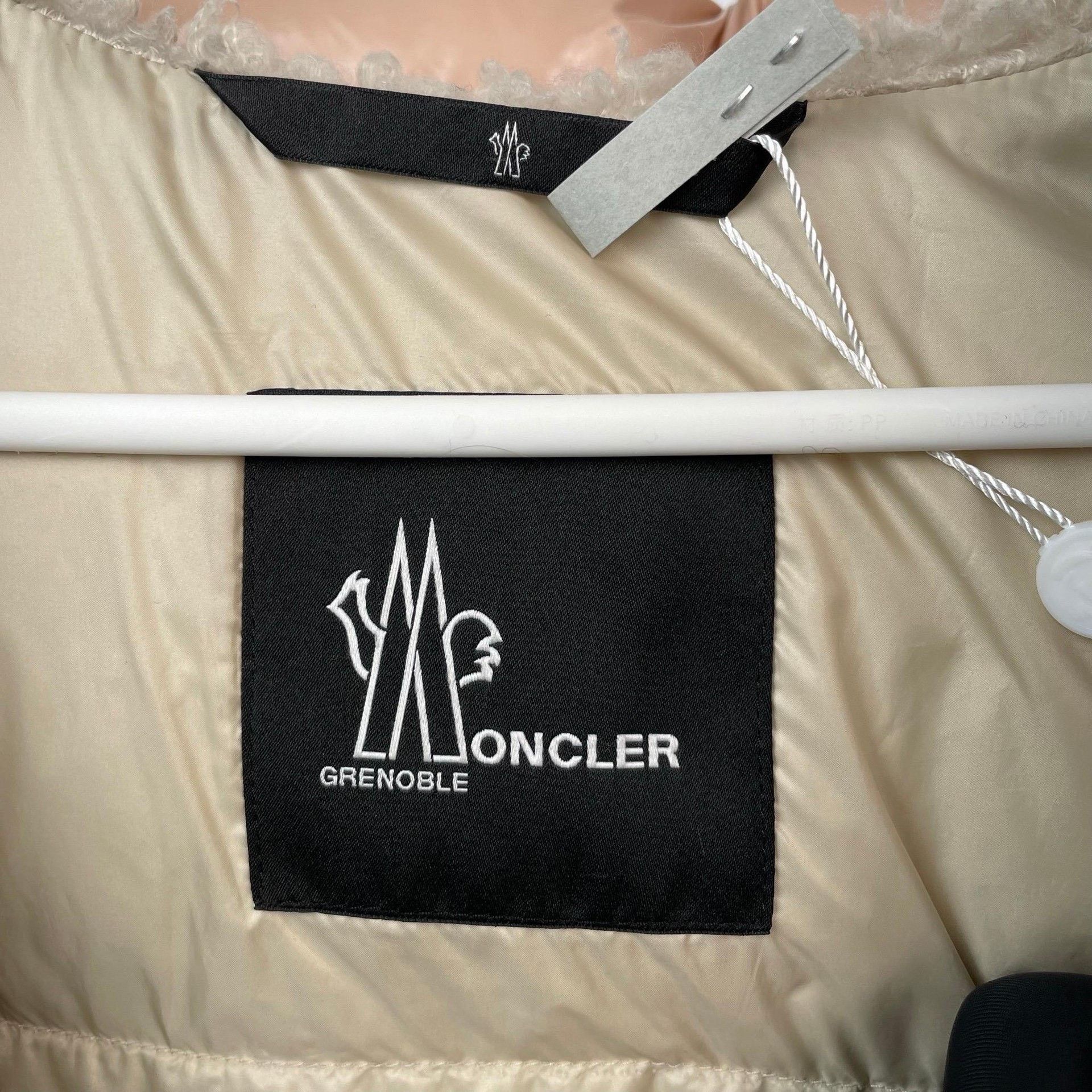 Moncler Moncler Pink Down Jacket 24 Women Size XS / US 0-2 / IT 36-38 - 4 Thumbnail