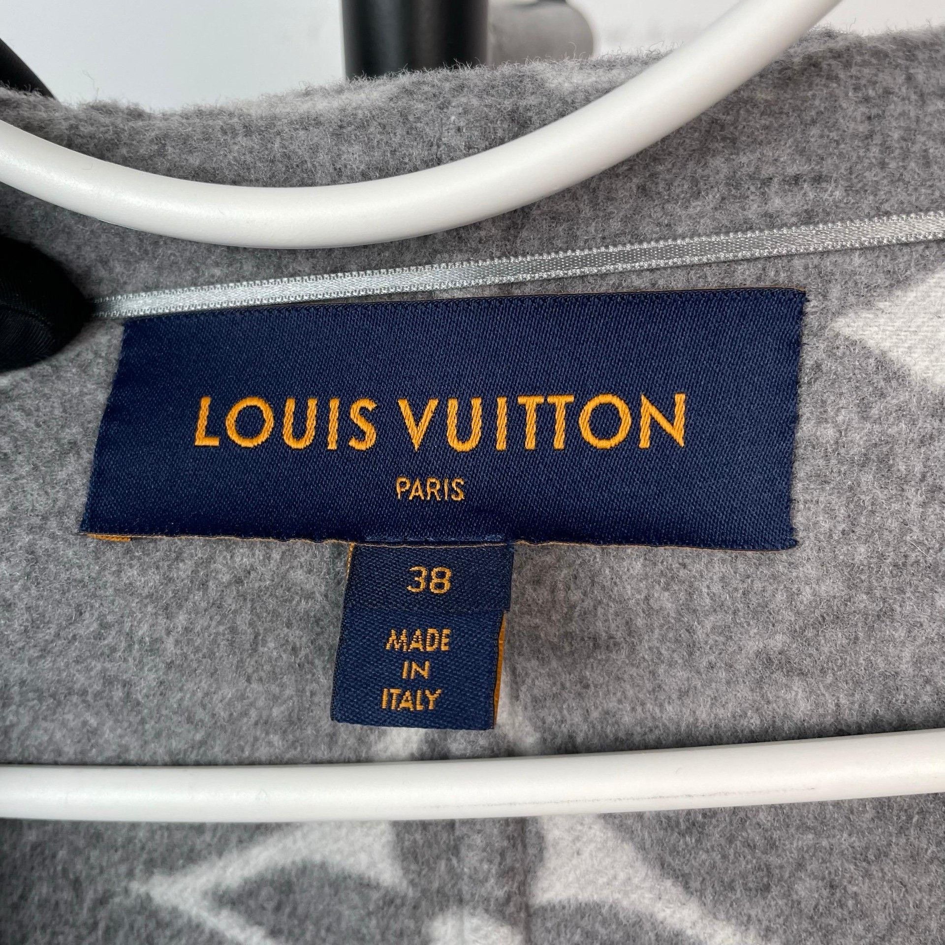 Louis Vuitton Louis Vuitton Gray Heavy Coat 38 Men Size US S / EU 44-46 / 1 - 5 Thumbnail