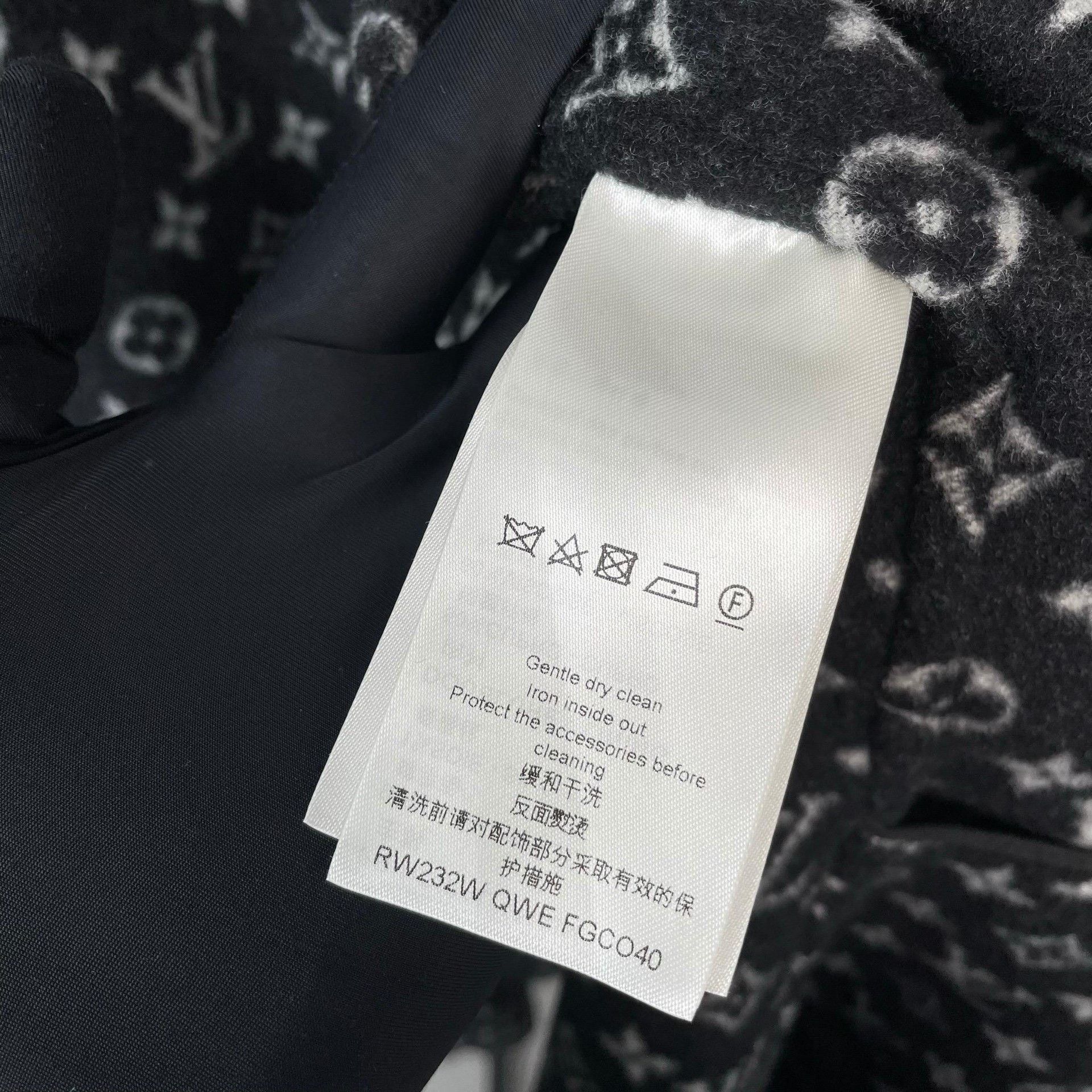 Louis Vuitton Louis Vuitton Black Heavy Coat 40 Men Size US M / EU 48-50 / 2 - 6 Thumbnail