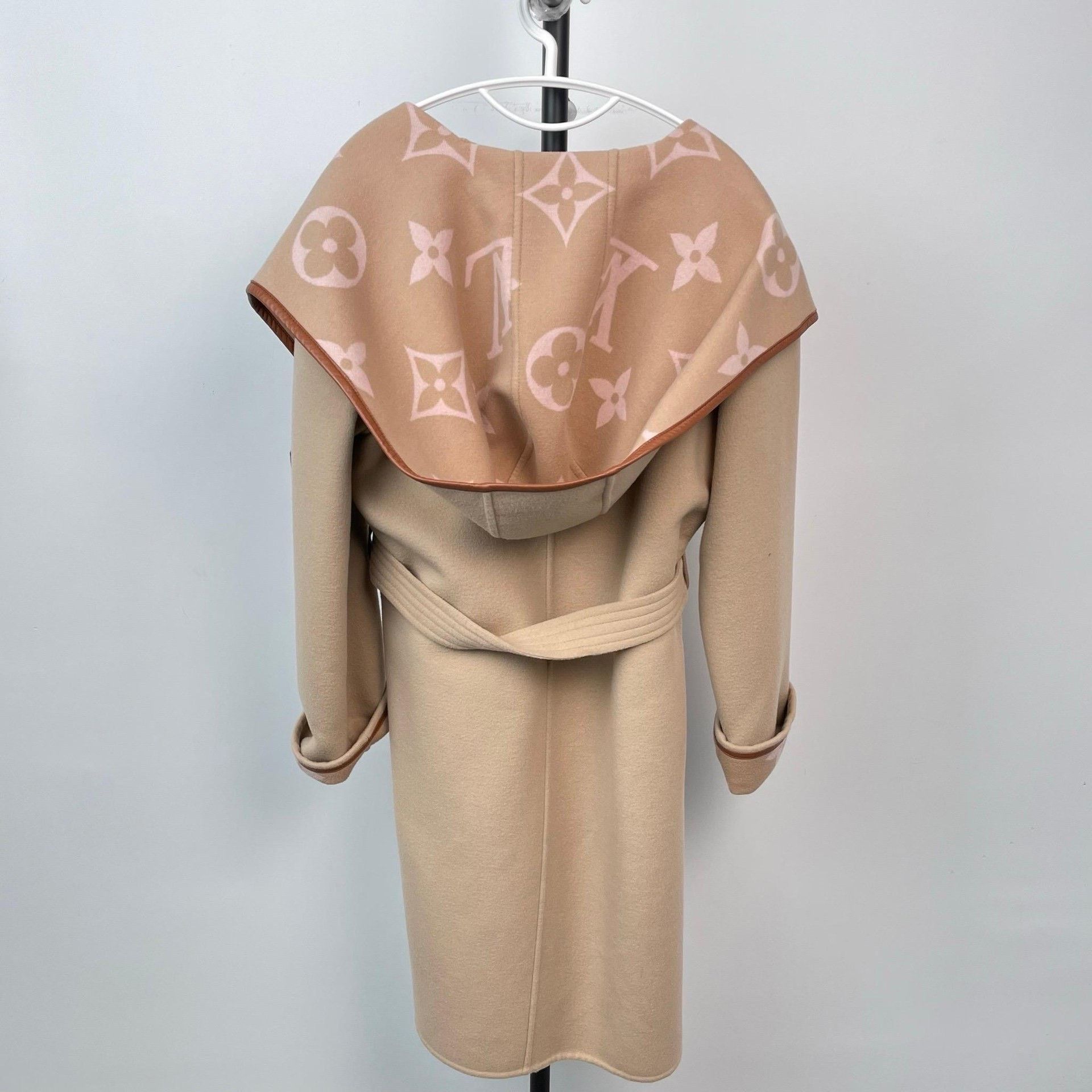 Louis Vuitton Louis Vuitton Heavy Coat 38 Men Size US S / EU 44-46 / 1 - 2 Thumbnail
