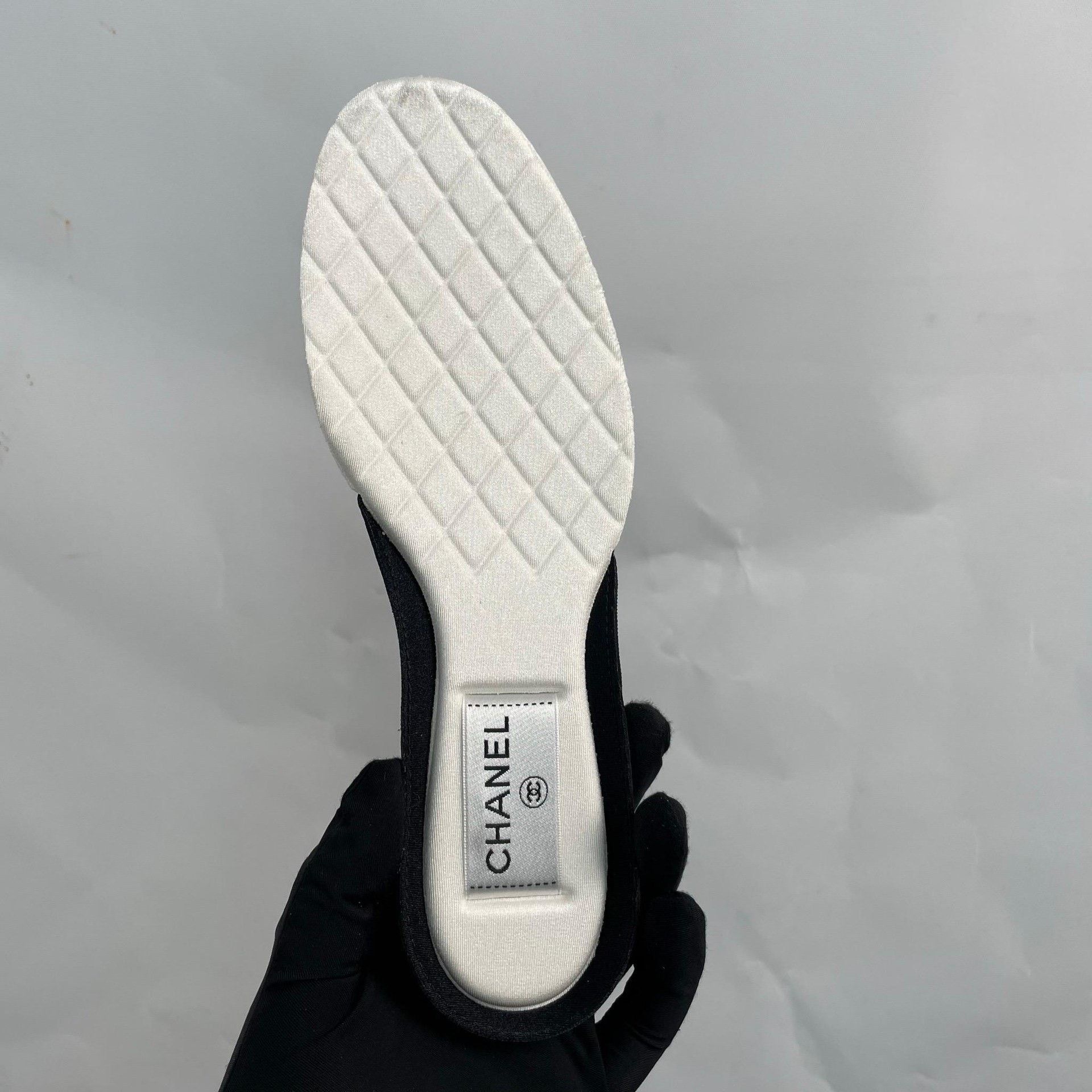 Chanel Chanel White Lowtop Sneakers 37 Women Size US 6.5 / IT 36.5 - 5 Thumbnail