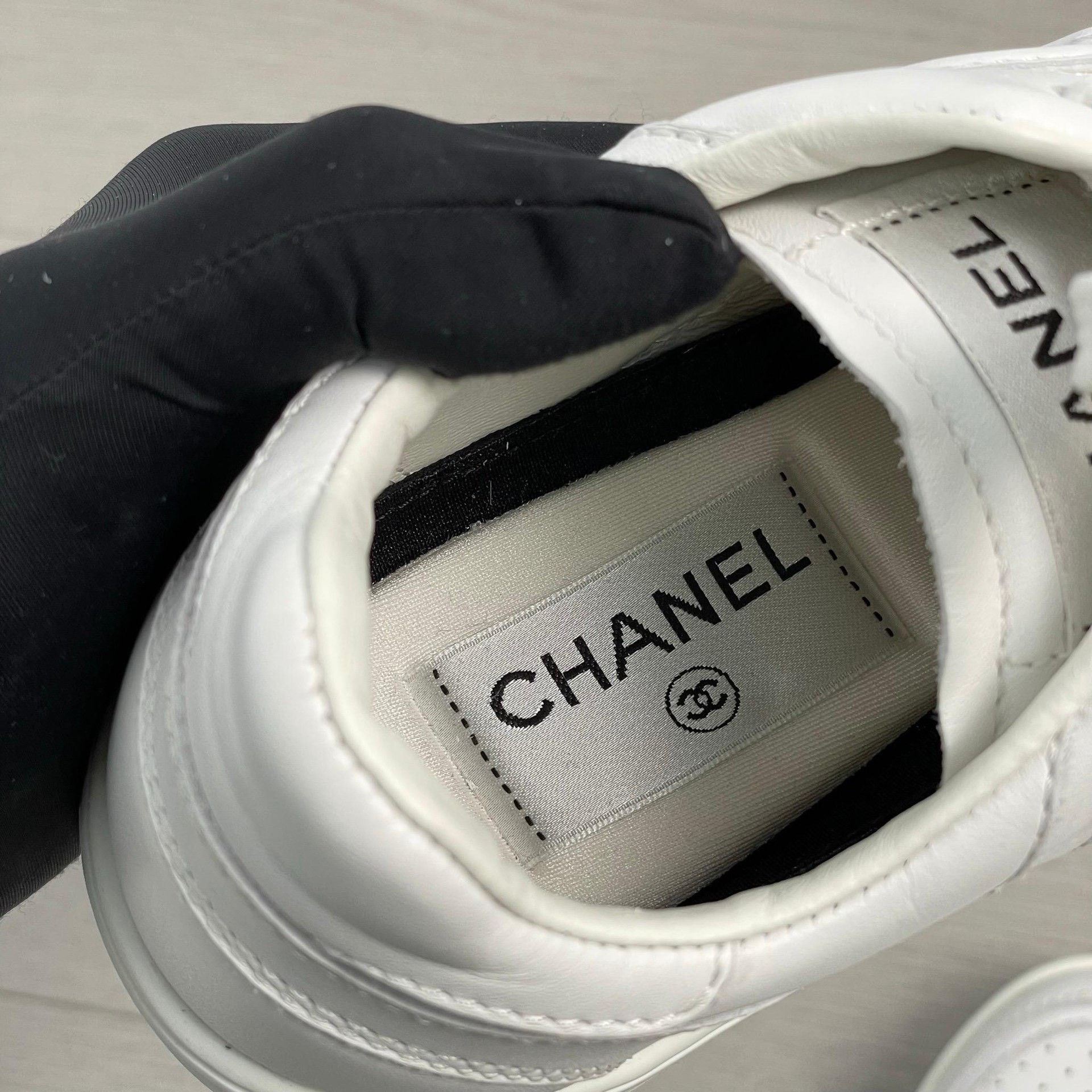 Chanel Chanel White Lowtop Sneakers 37 Women Size US 6.5 / IT 36.5 - 7 Thumbnail