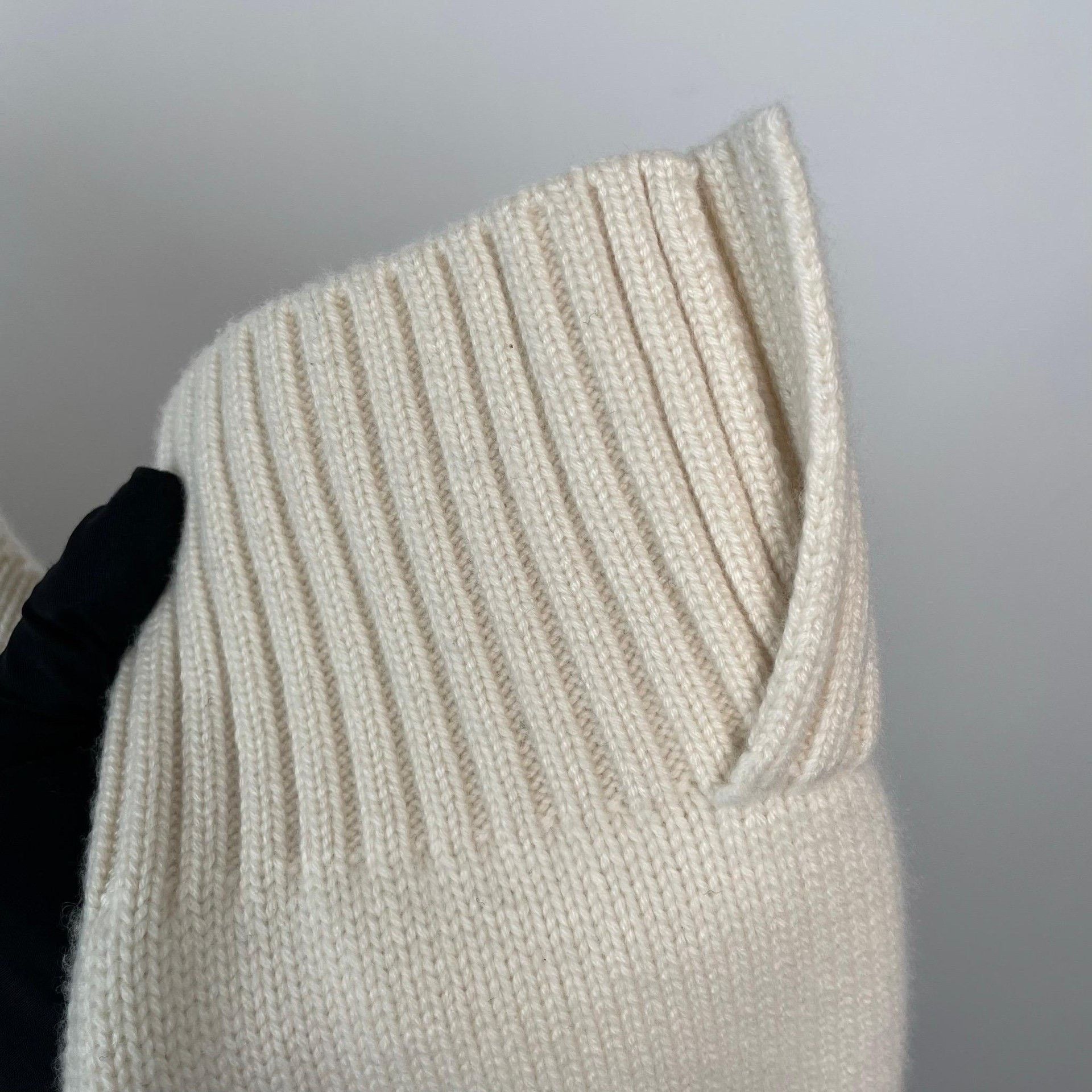 Loro Piana Loro Piana White Sweater L Men Size US L / EU 52-54 / 3 - 9 Thumbnail
