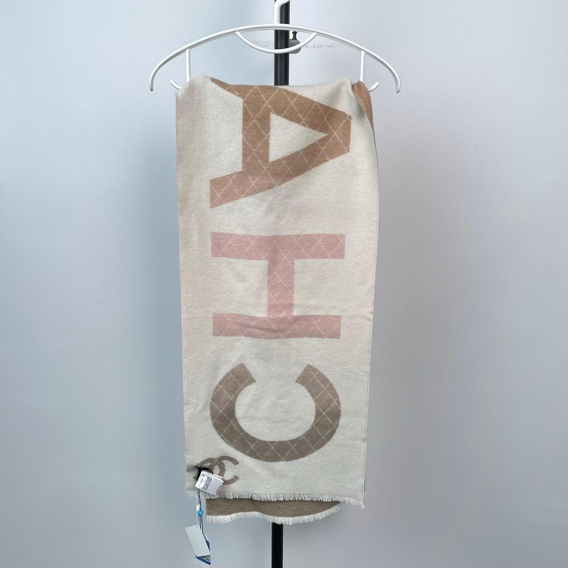Chanel Chanel Tie-Dye Gradient Pink Scarf 24 Men Size ONE SIZE - 2 Thumbnail