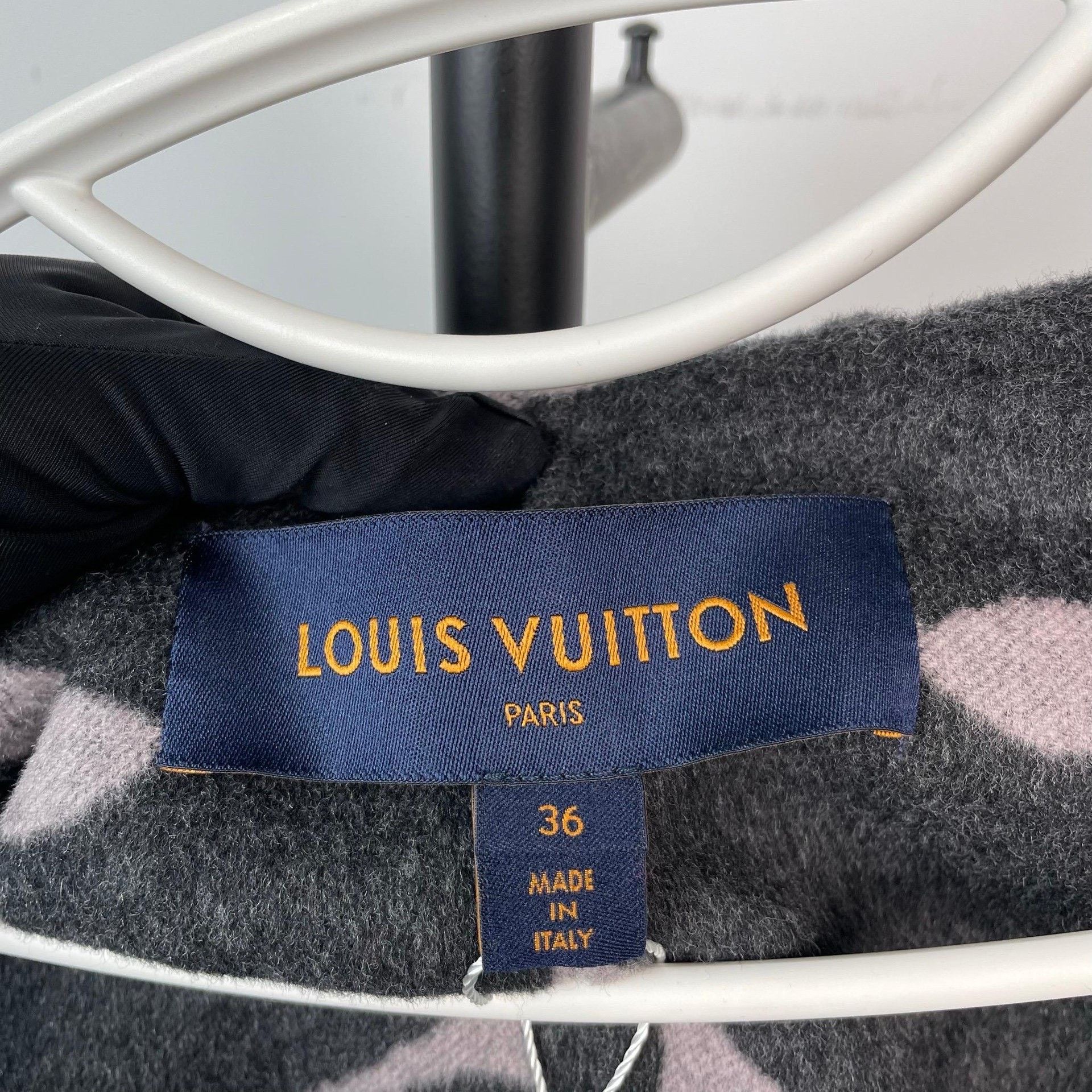 Louis Vuitton Louis Vuitton Gray Heavy Coat 36 Men Size US S / EU 44-46 / 1 - 7 Thumbnail