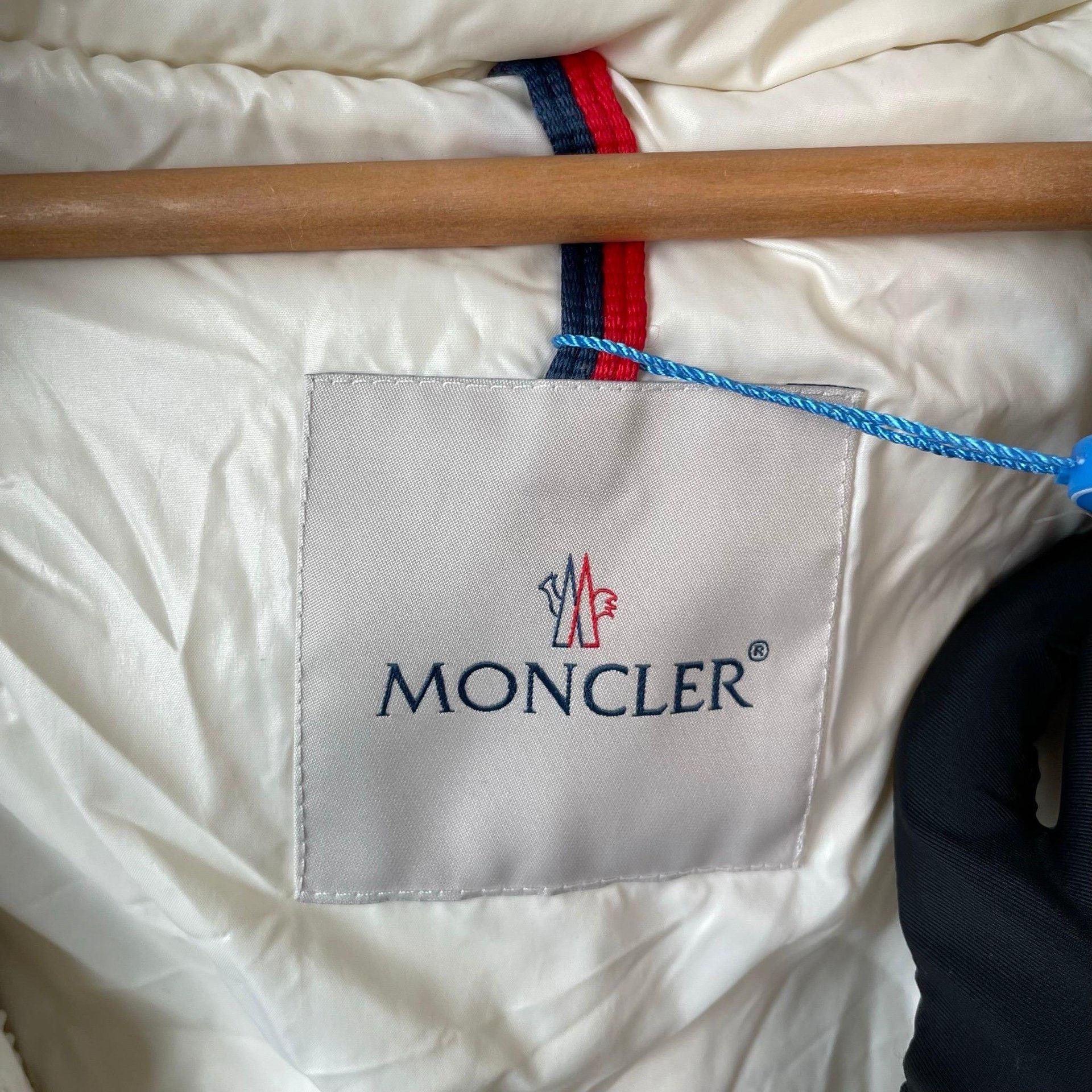 Moncler Moncler White Down Jacket S Women Size S / US 4 / IT 40 - 9 Thumbnail