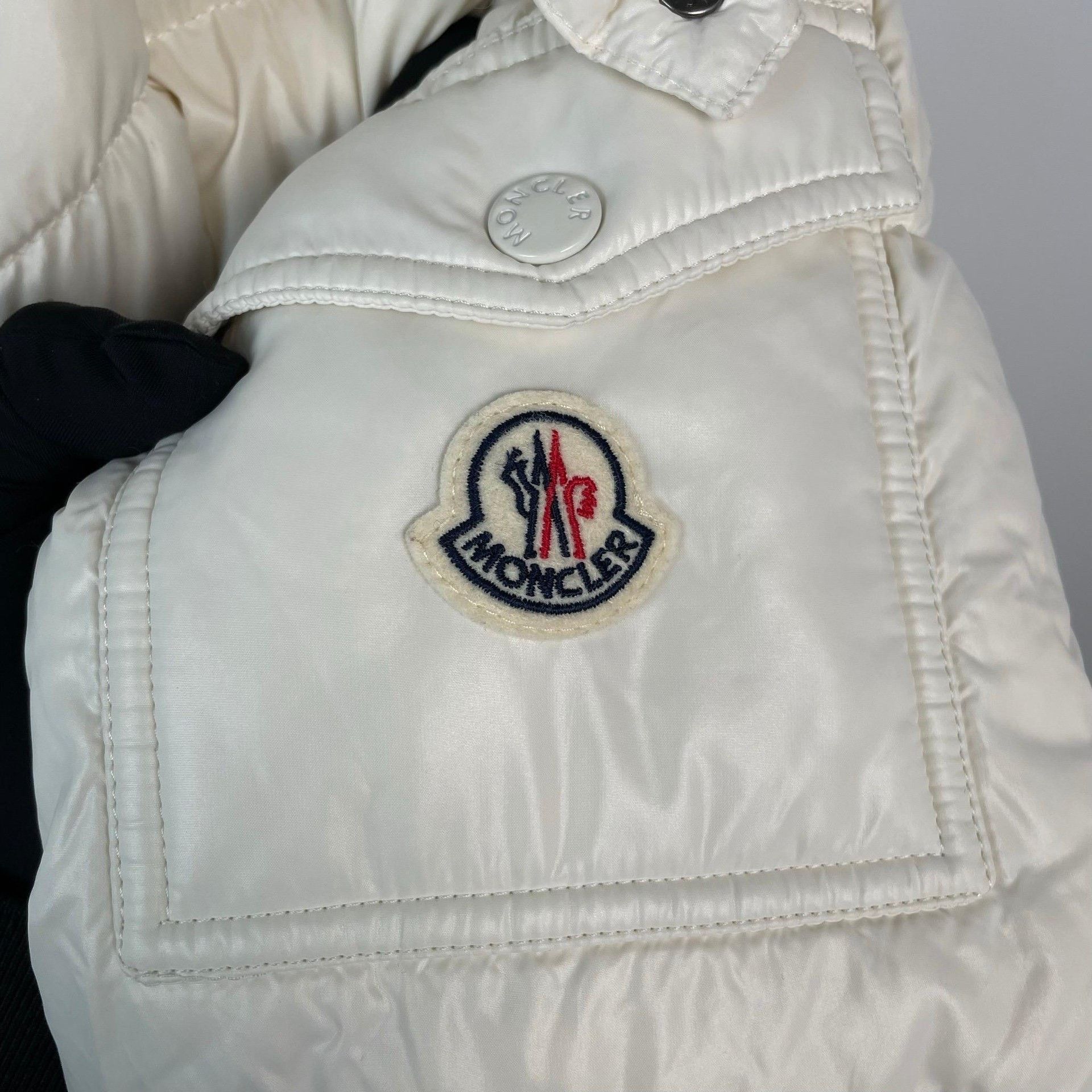 Moncler Moncler White Down Jacket S Women Size S / US 4 / IT 40 - 3 Thumbnail