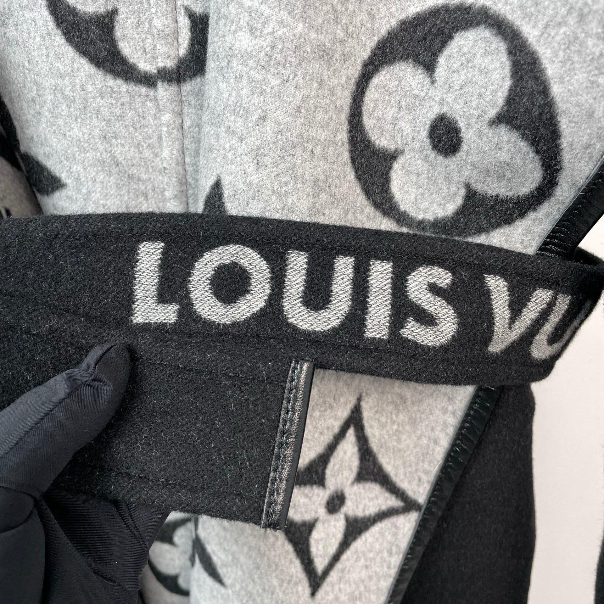 Louis Vuitton Louis Vuitton Black Heavy Coat 34 Men Size US XS / EU 42 / 0 - 3 Thumbnail