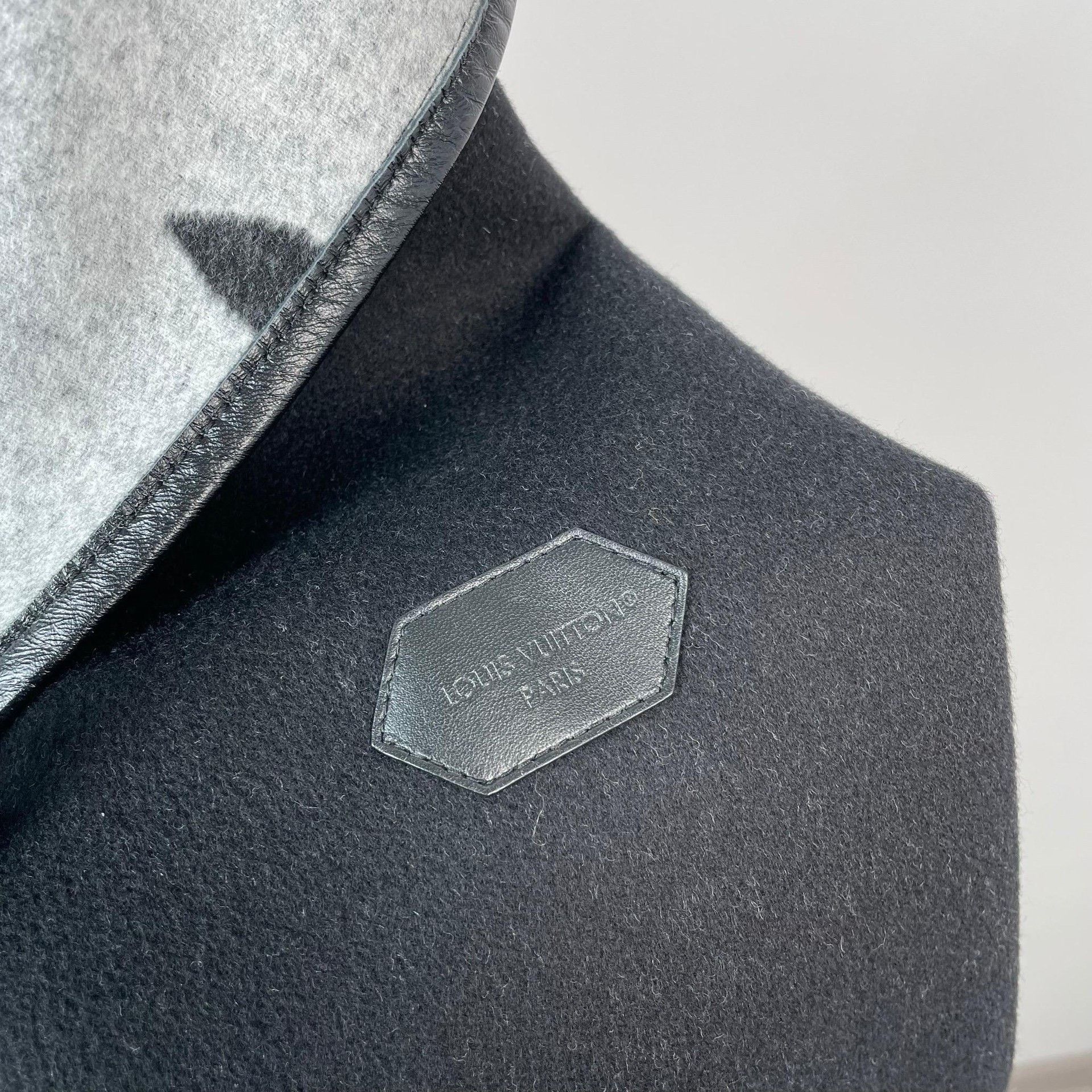Louis Vuitton Louis Vuitton Black Heavy Coat 34 Men Size US XS / EU 42 / 0 - 7 Thumbnail