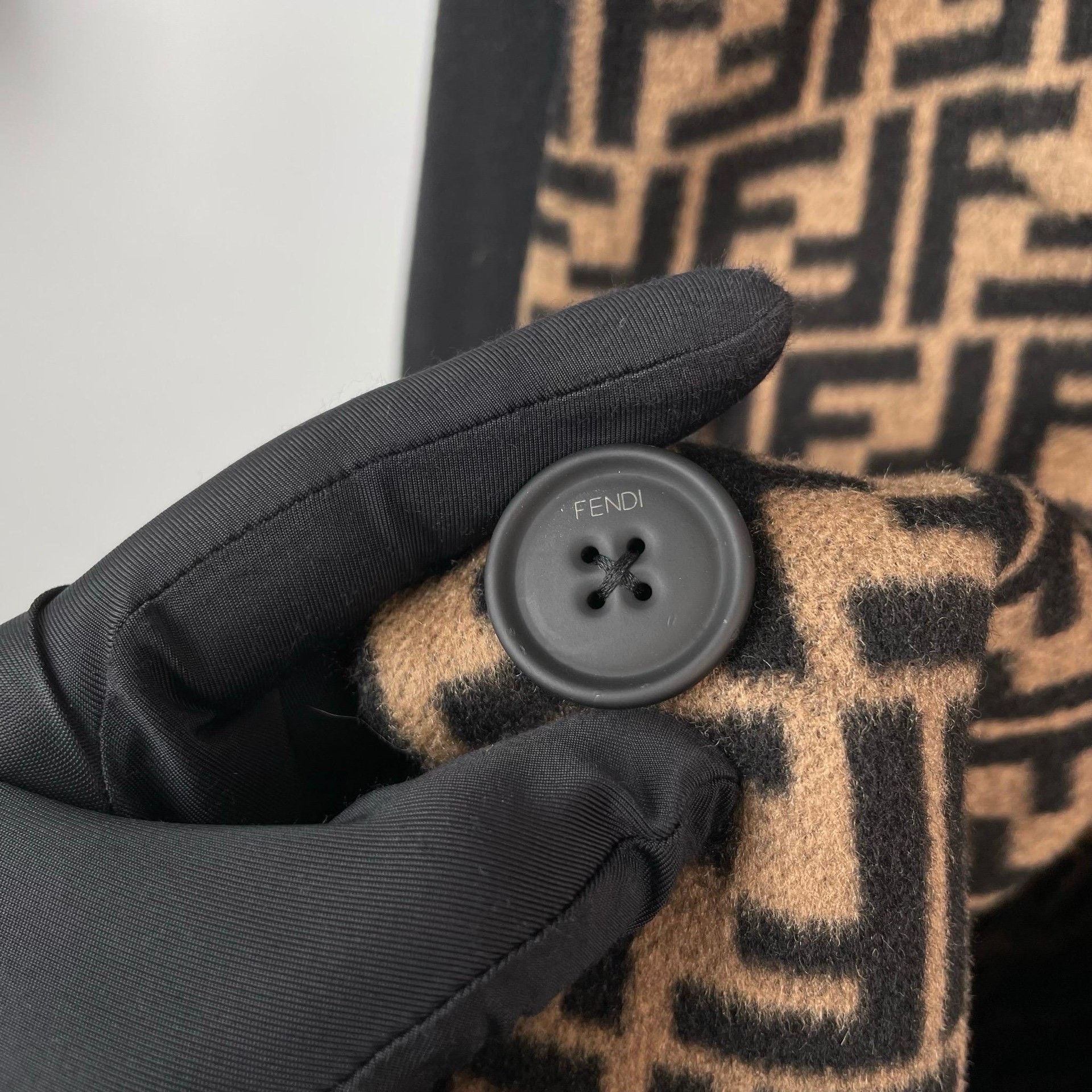 Fendi Fendi Black Heavy Coat 48 Men Size US XL / EU 56 / 4 - 5 Thumbnail