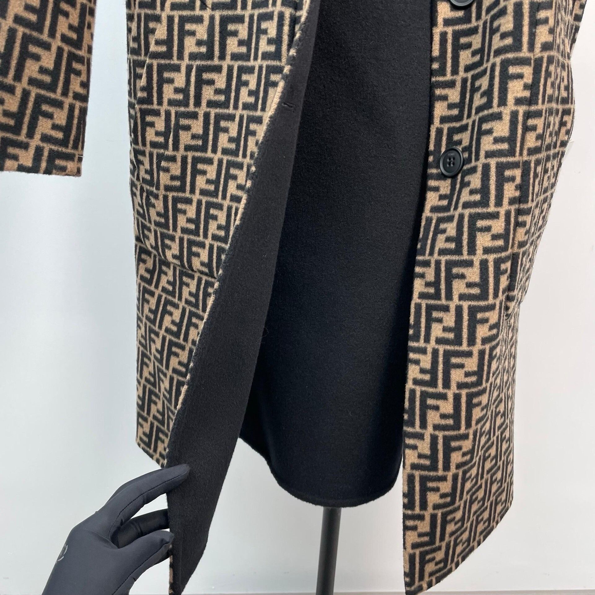 Fendi Fendi Black Heavy Coat 48 Men Size US XL / EU 56 / 4 - 6 Thumbnail