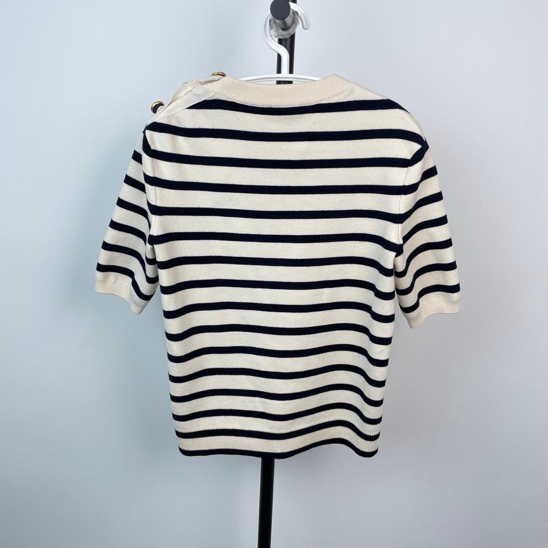 Louis Vuitton Louis Vuitton Gold T-Shirt S Women Size S / US 4 / IT 40 - 3 Thumbnail