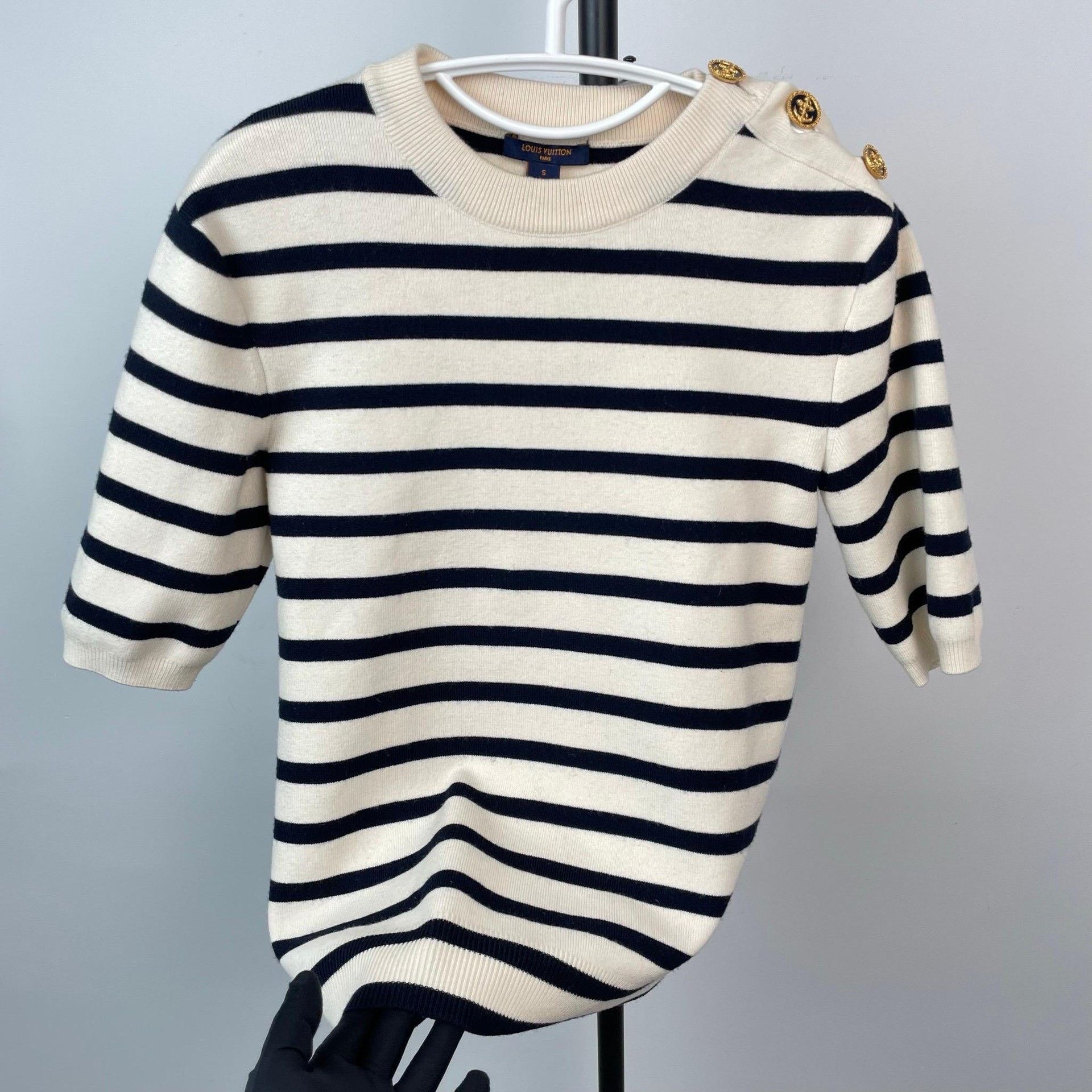 Louis Vuitton Louis Vuitton Gold T-Shirt S Women Size S / US 4 / IT 40 - 2 Thumbnail