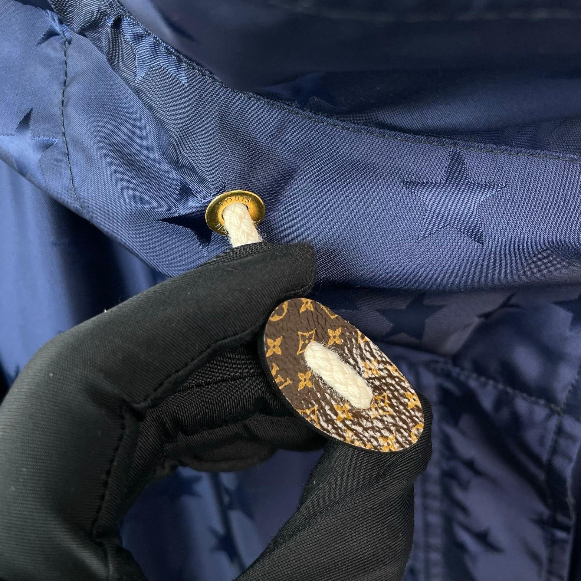 Louis Vuitton Louis Vuitton Blue Heavy Coat 36 Men Size US S / EU 44-46 / 1 - 4 Thumbnail