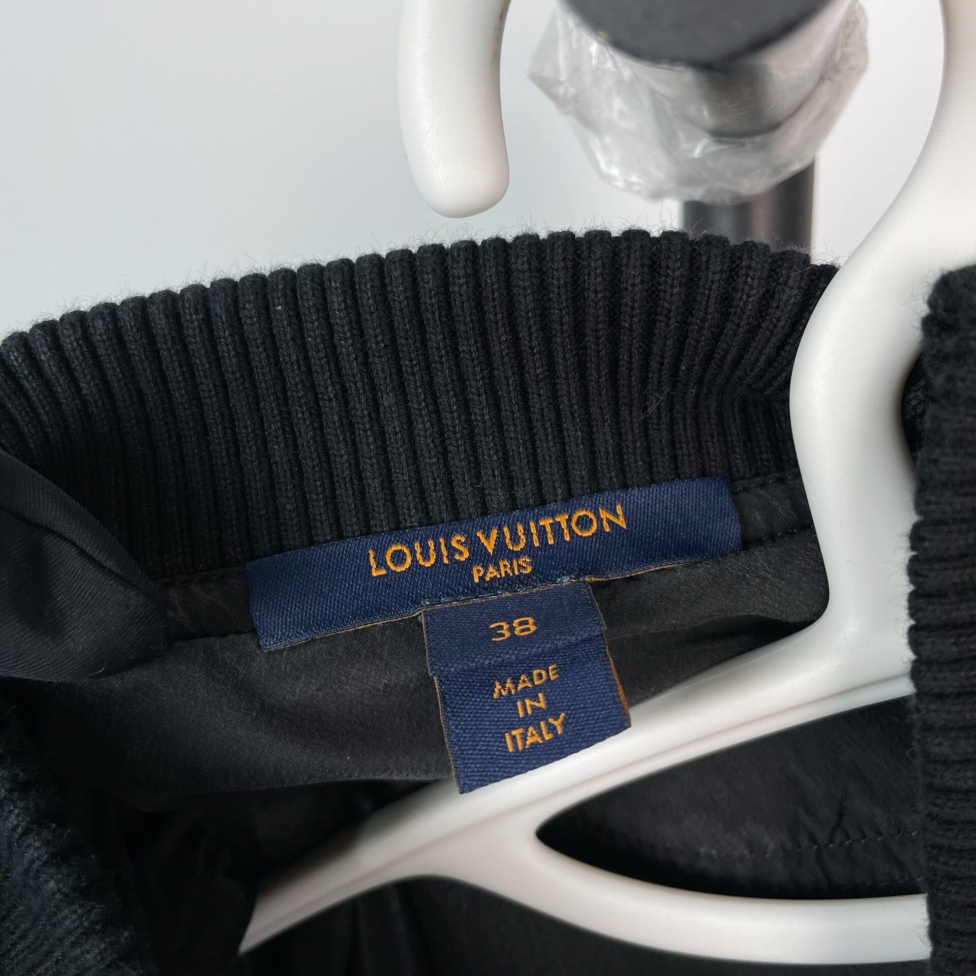 Louis Vuitton Louis Vuitton Black Coat 38 Women Size S / US 4 / IT 40 - 5 Thumbnail