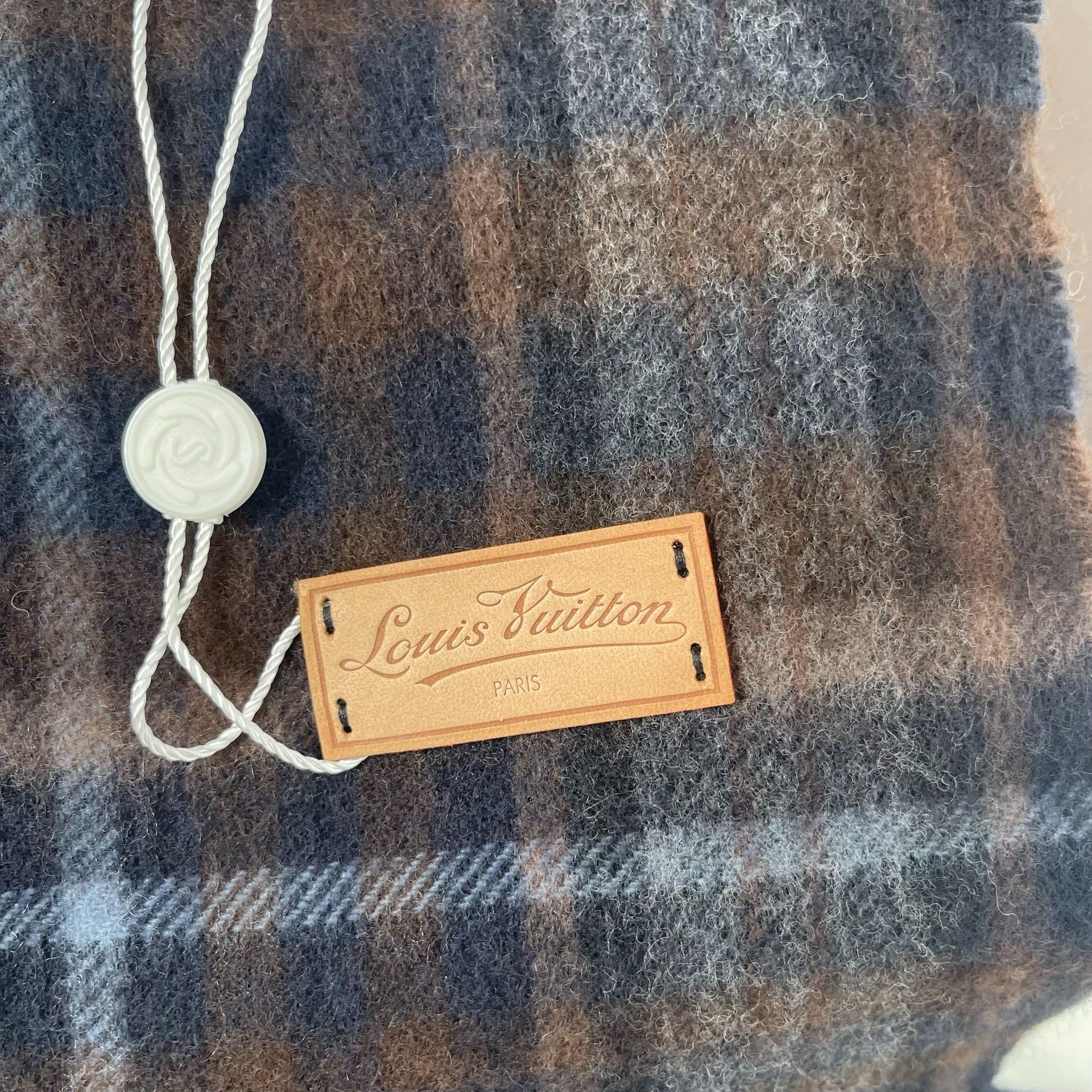 Louis Vuitton Louis Vuitton Brown Scarf XS Men Size ONE SIZE - 3 Thumbnail