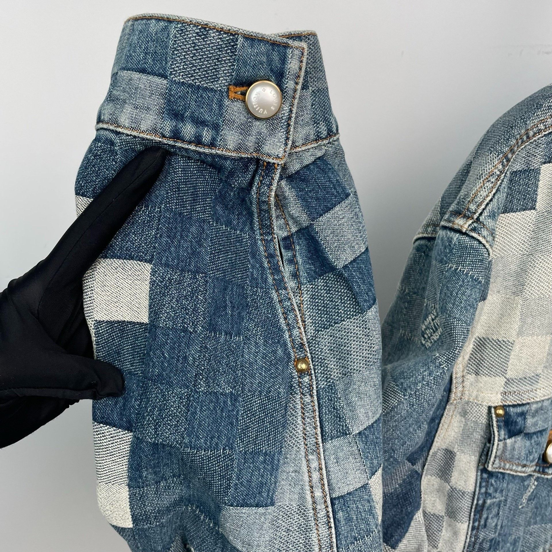 Louis Vuitton Louis Vuitton Blue Light Jacket S Men Size US S / EU 44-46 / 1 - 5 Thumbnail