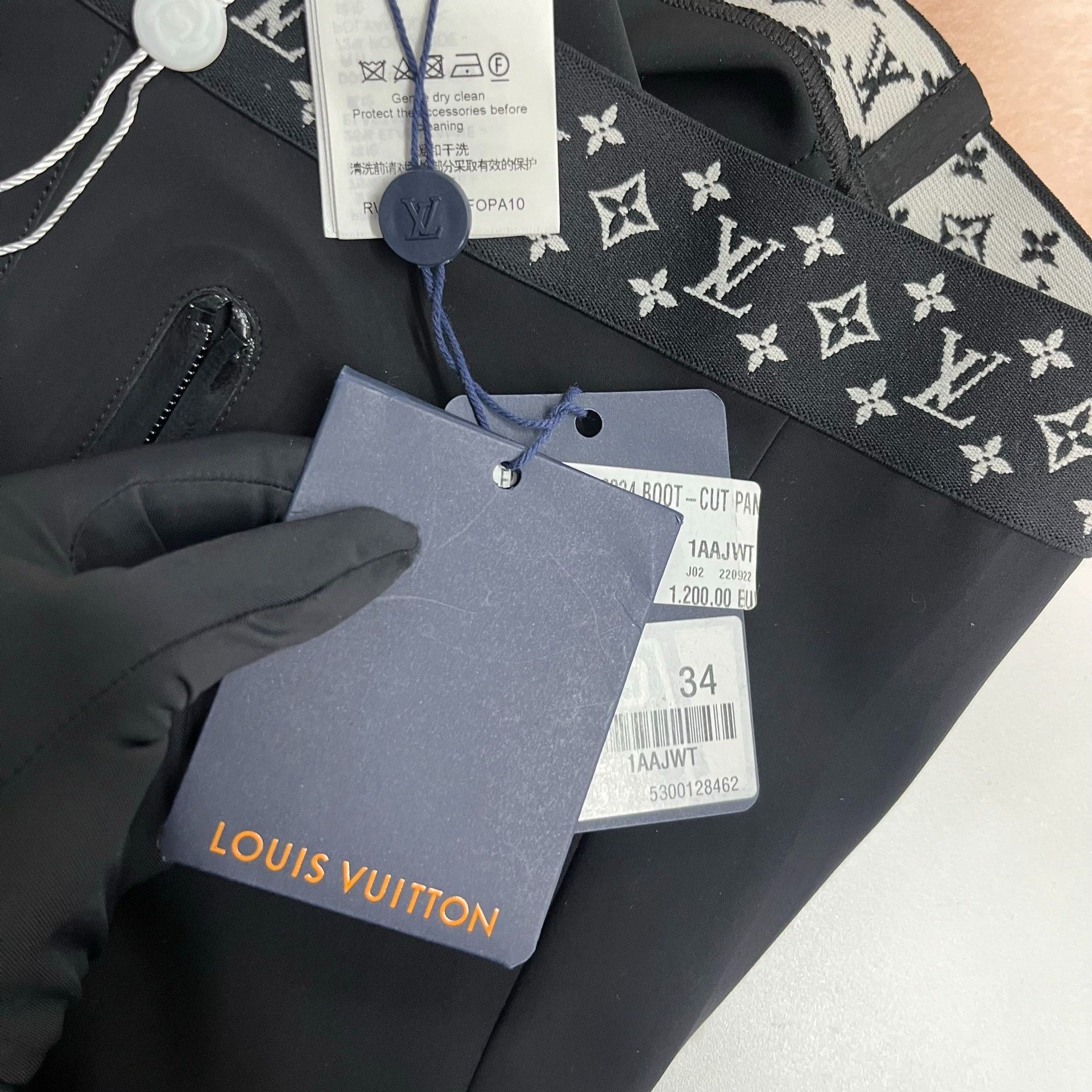 Louis Vuitton Louis Vuitton Black Pants 23 Women Size 23" - 3 Thumbnail