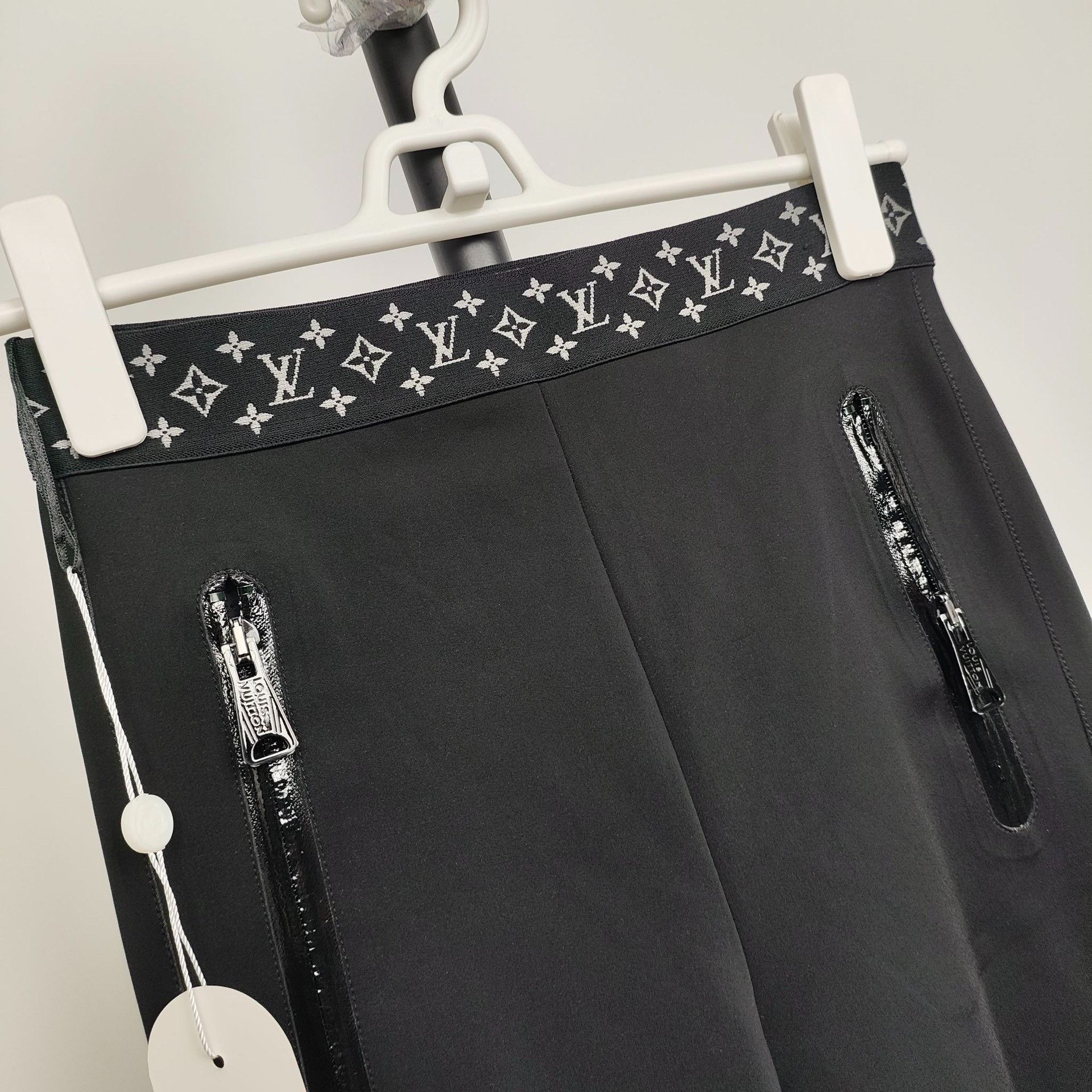 Louis Vuitton Louis Vuitton Black Pants 23 Women Size 23" - 3 Thumbnail