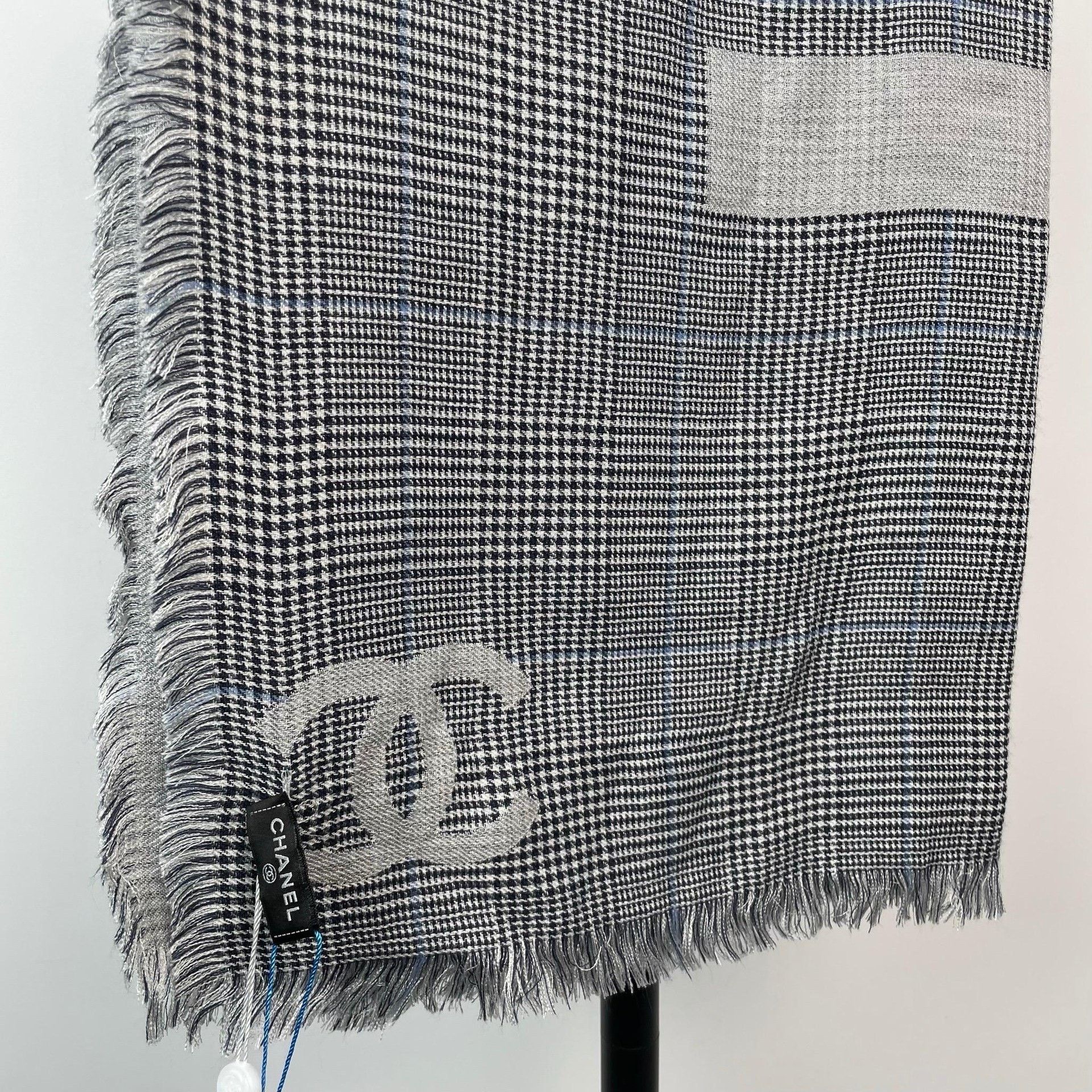 Chanel Chanel Retro Striped White Scarf 2XS Men Size ONE SIZE - 3 Thumbnail